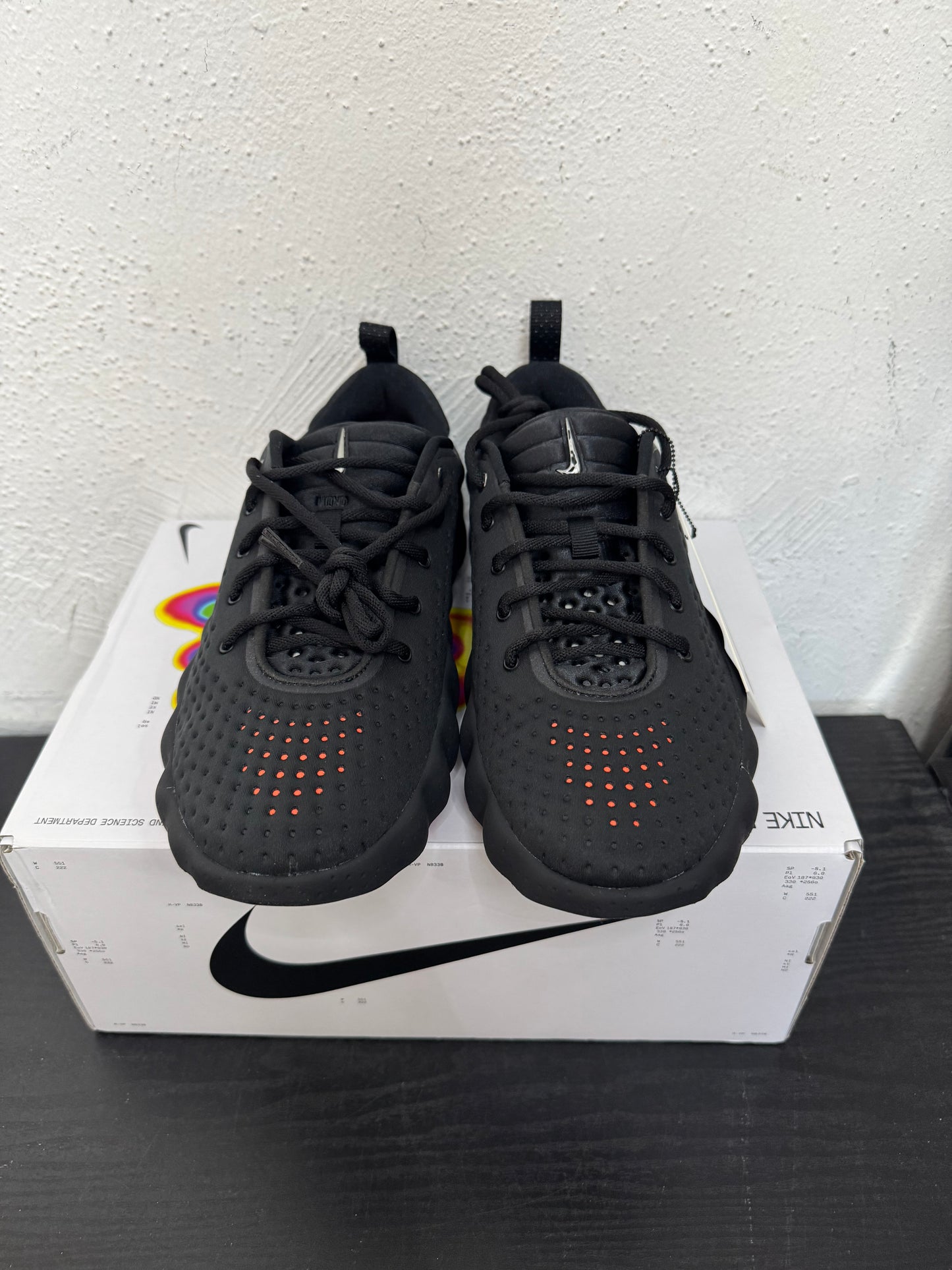 NIKE MIND 002 BLACK HYPER CRIMSON