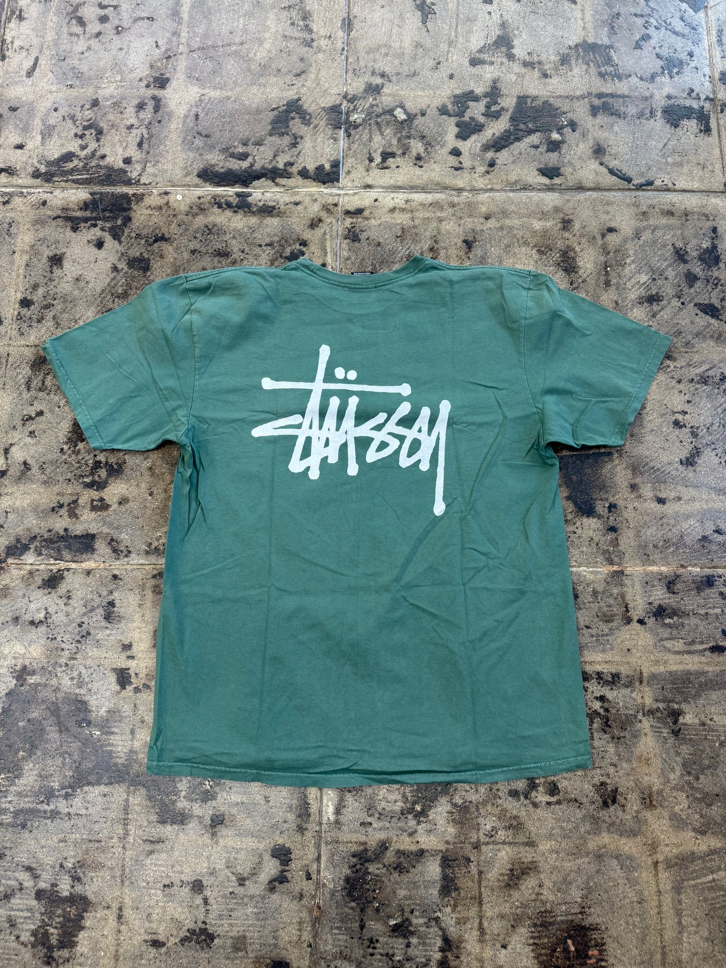 STUSSY GREEN BASIC LOGO TEE (USED)