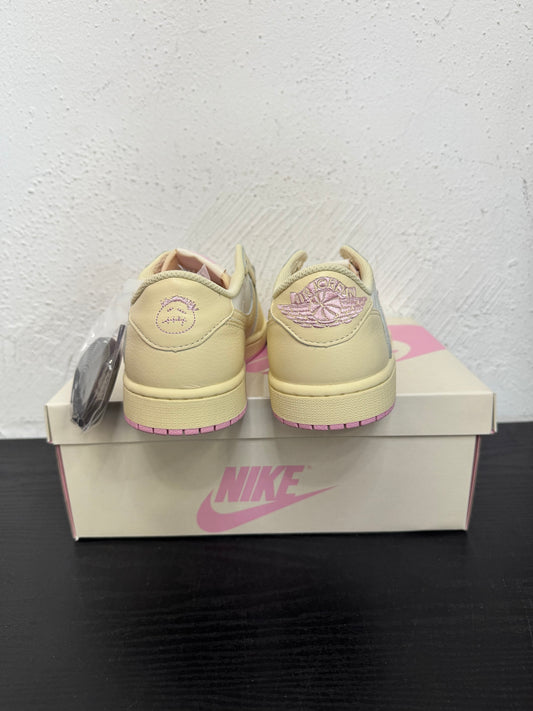 JORDAN 1 LOW TRAVIS SCOTT SHY PINK