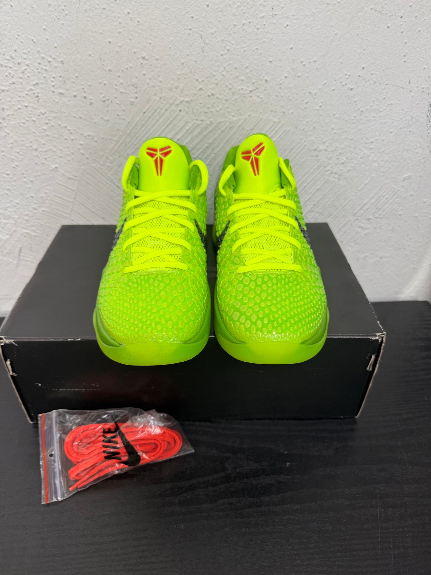 KOBE 6 PROTRO GRINCH (2020)