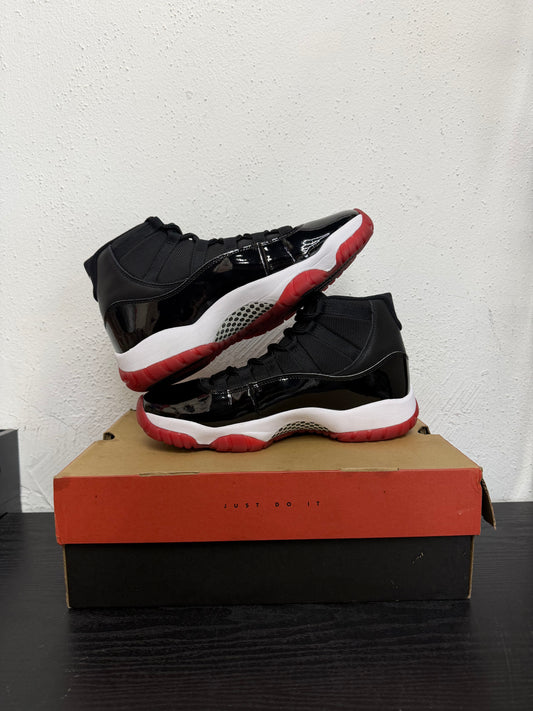 JORDAN 11 PLAYOFF BRED (USED)