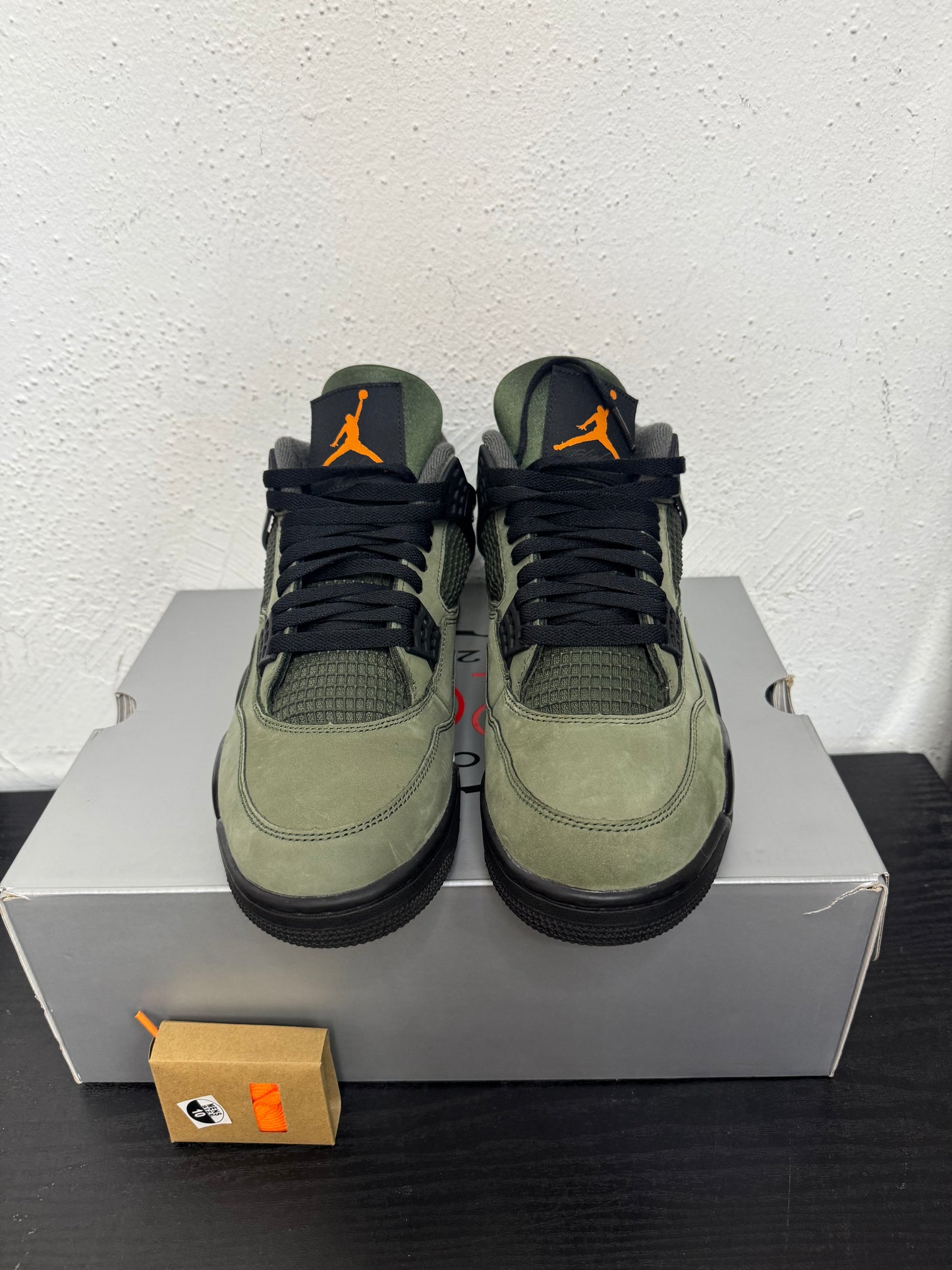 JORDAN 4 UNDEFEATED (USED)
