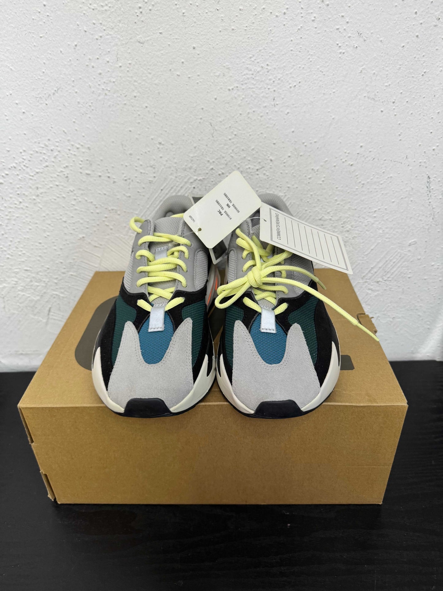 YEEZY 700 WAVE RUNNER (SAMPLE)