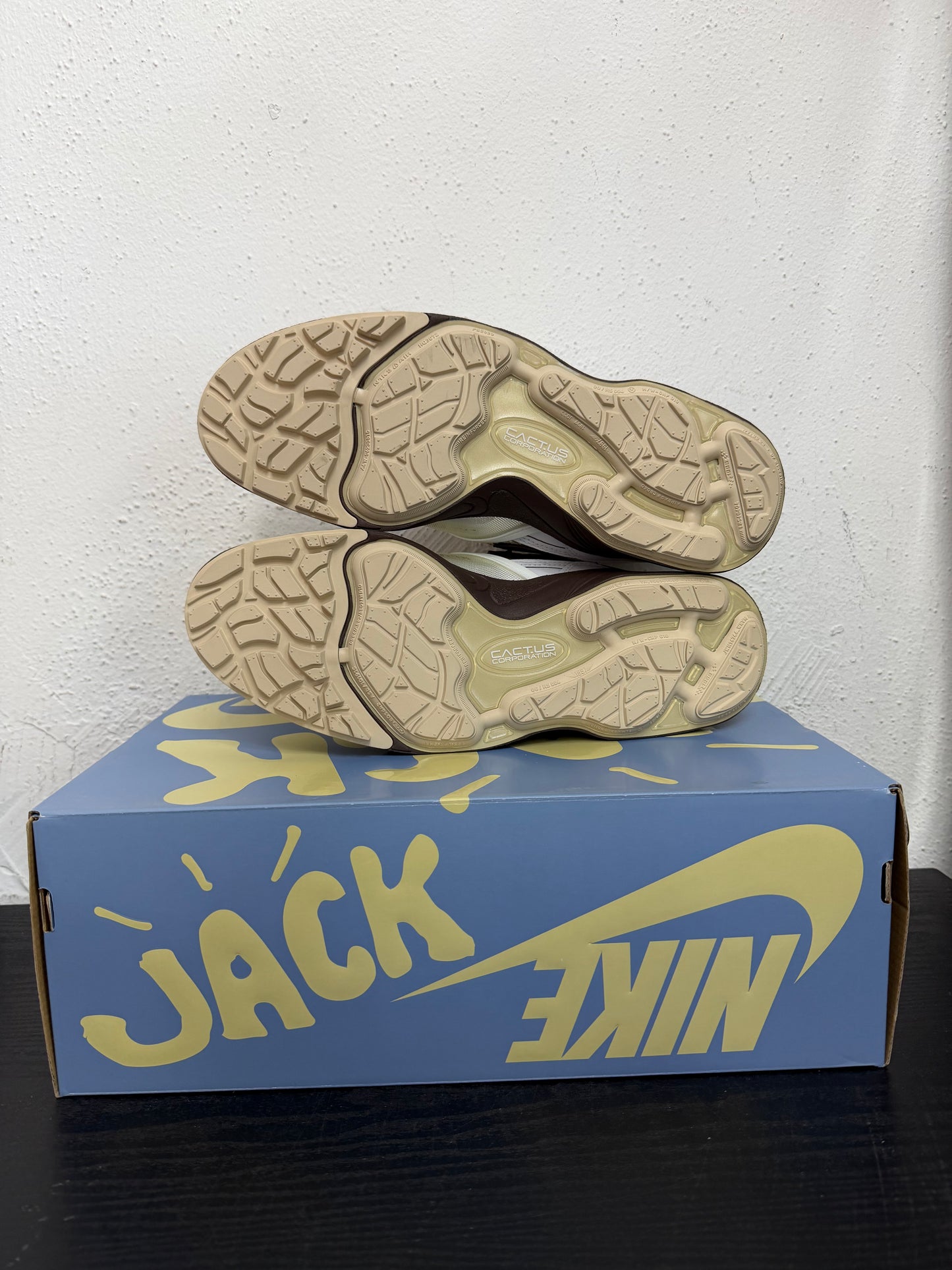 NIKE ZOOM FIELD JAXX TRAVIS SCOTT LIGHT CHOCOLATE