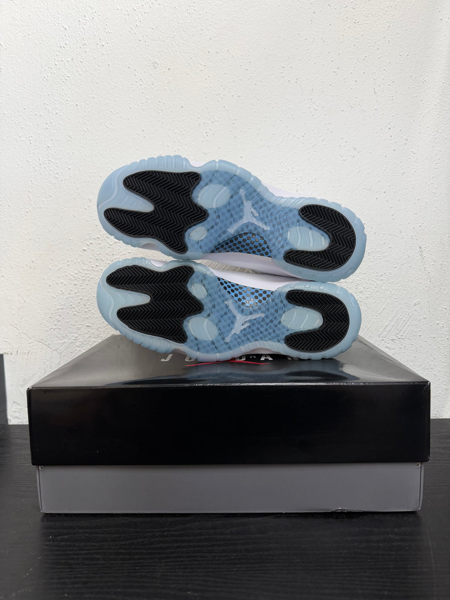 JORDAN 11 LEGEND BLUE