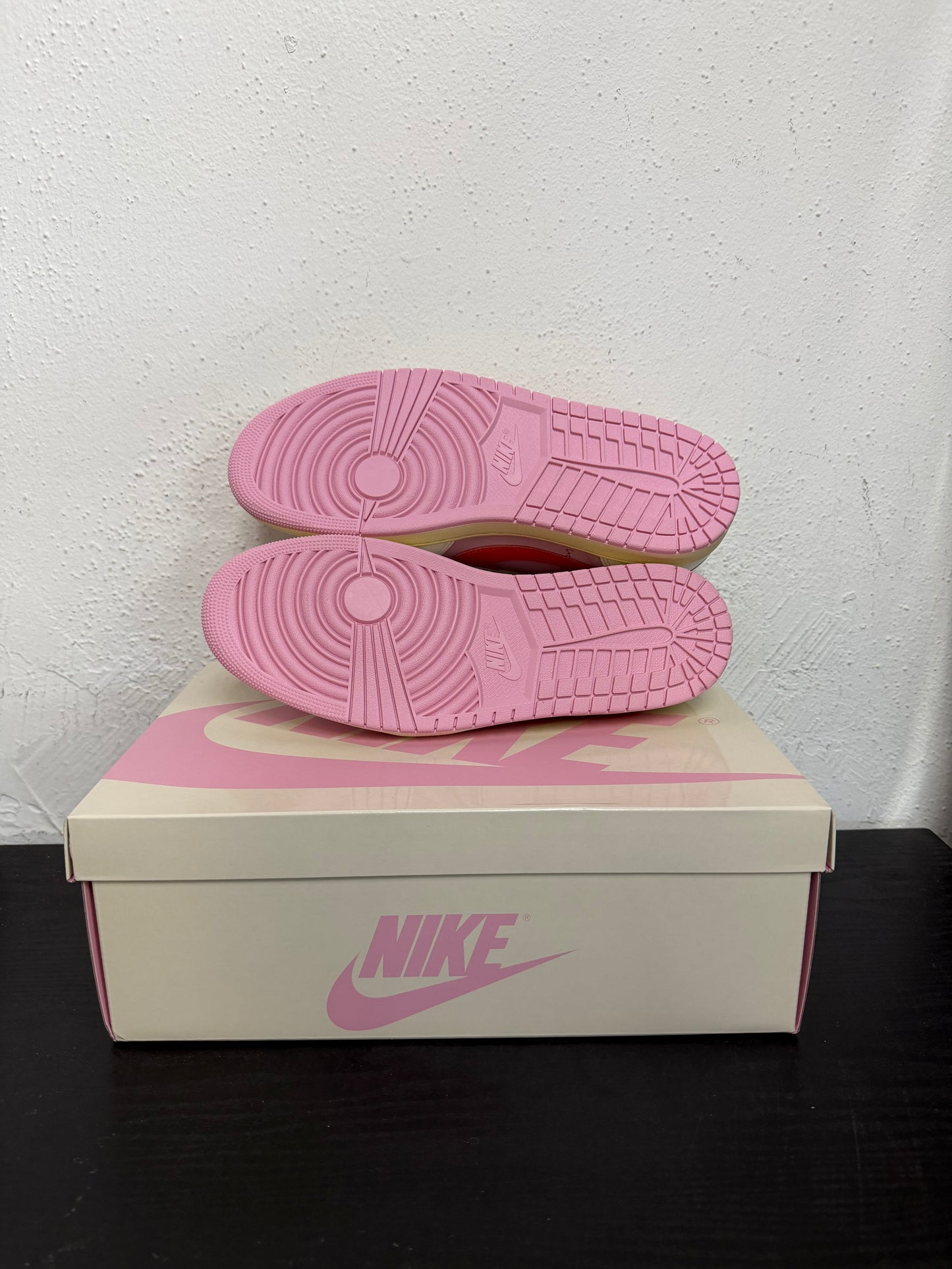 JORDAN 1 LOW TRAVIS SCOTT TROPICAL PINK