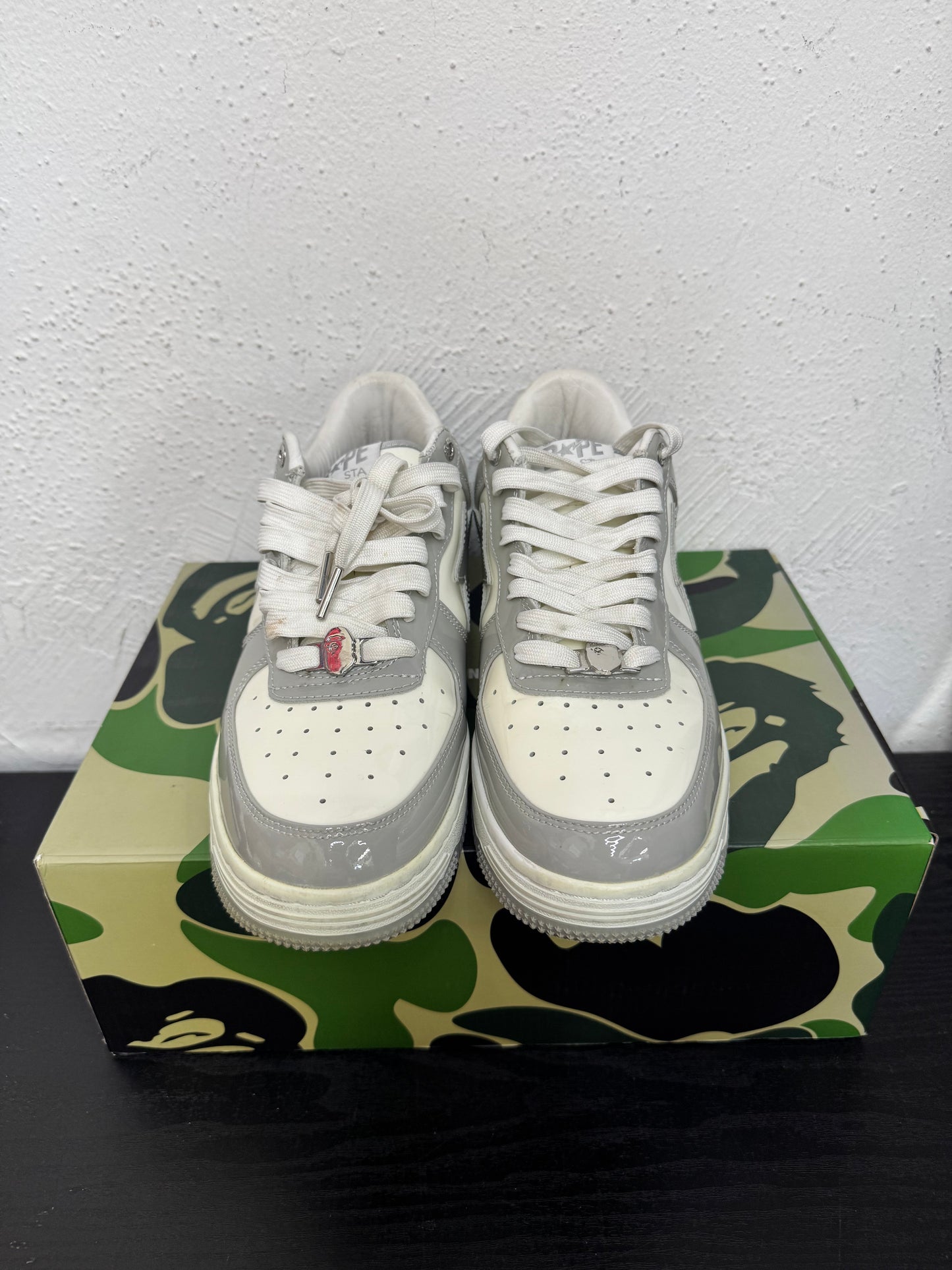 BAPESTA PATENT LEATHER WHT/GREY (USED)