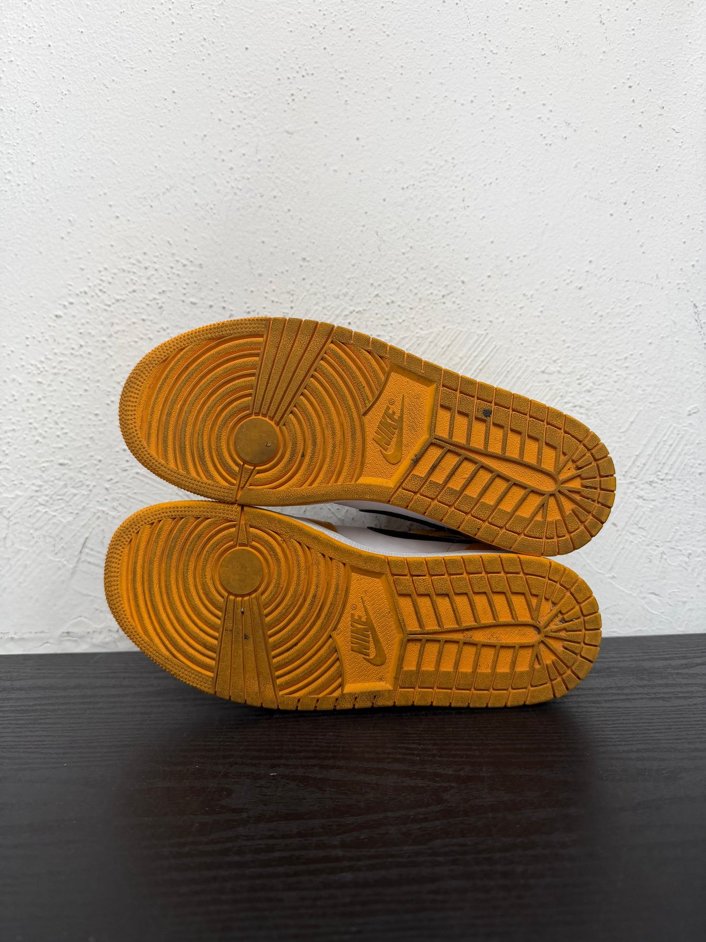 JORDAN 1 MID TAXI (USED) (NB)