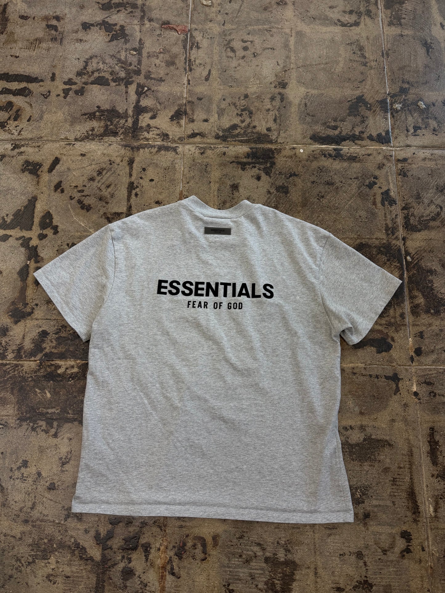 ESSENTIAL LIGHT HEATHER GREY TEE (USED)
