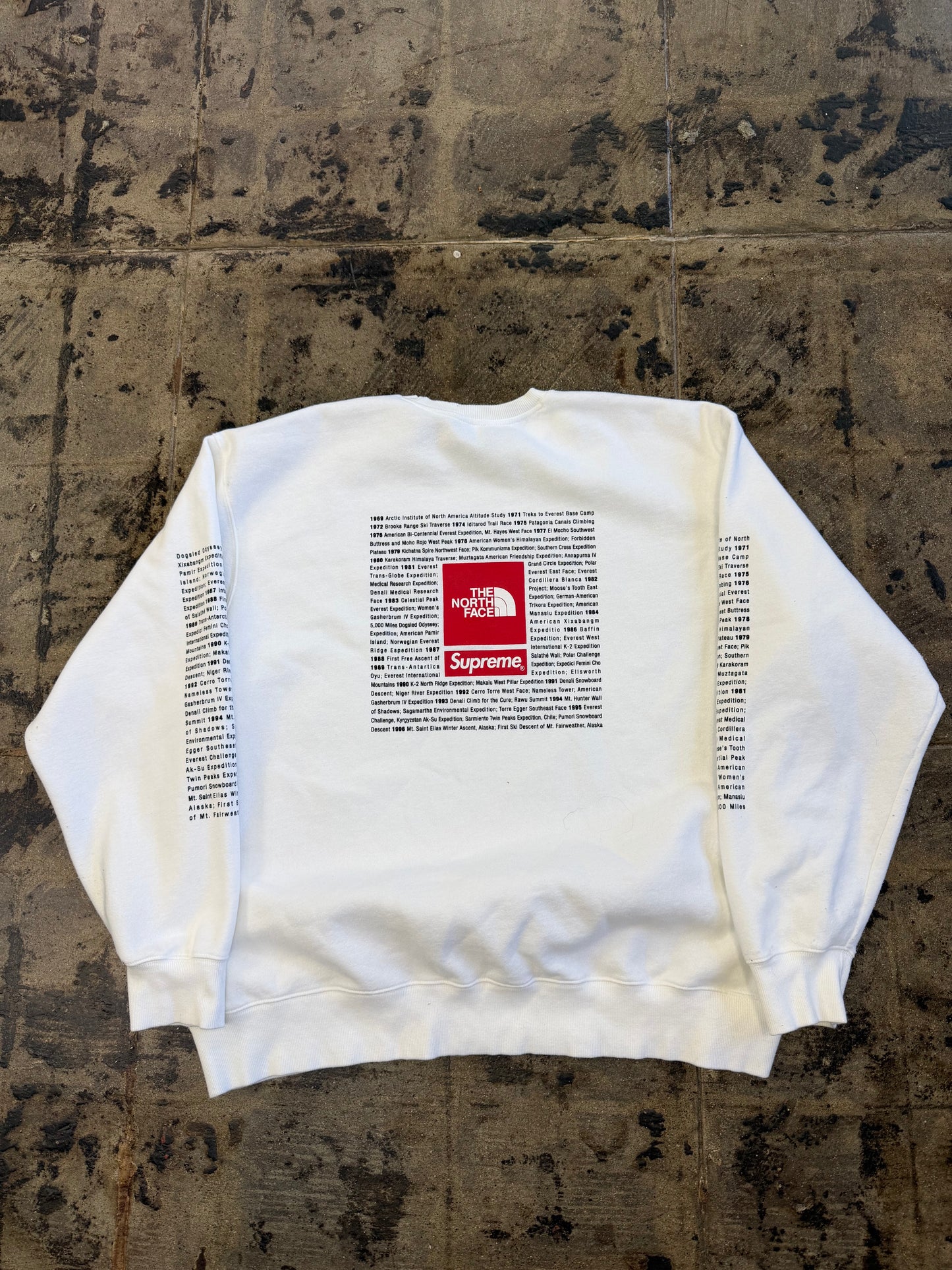 SUPREME NORTH FACE WHITE CREWNECK (USED)