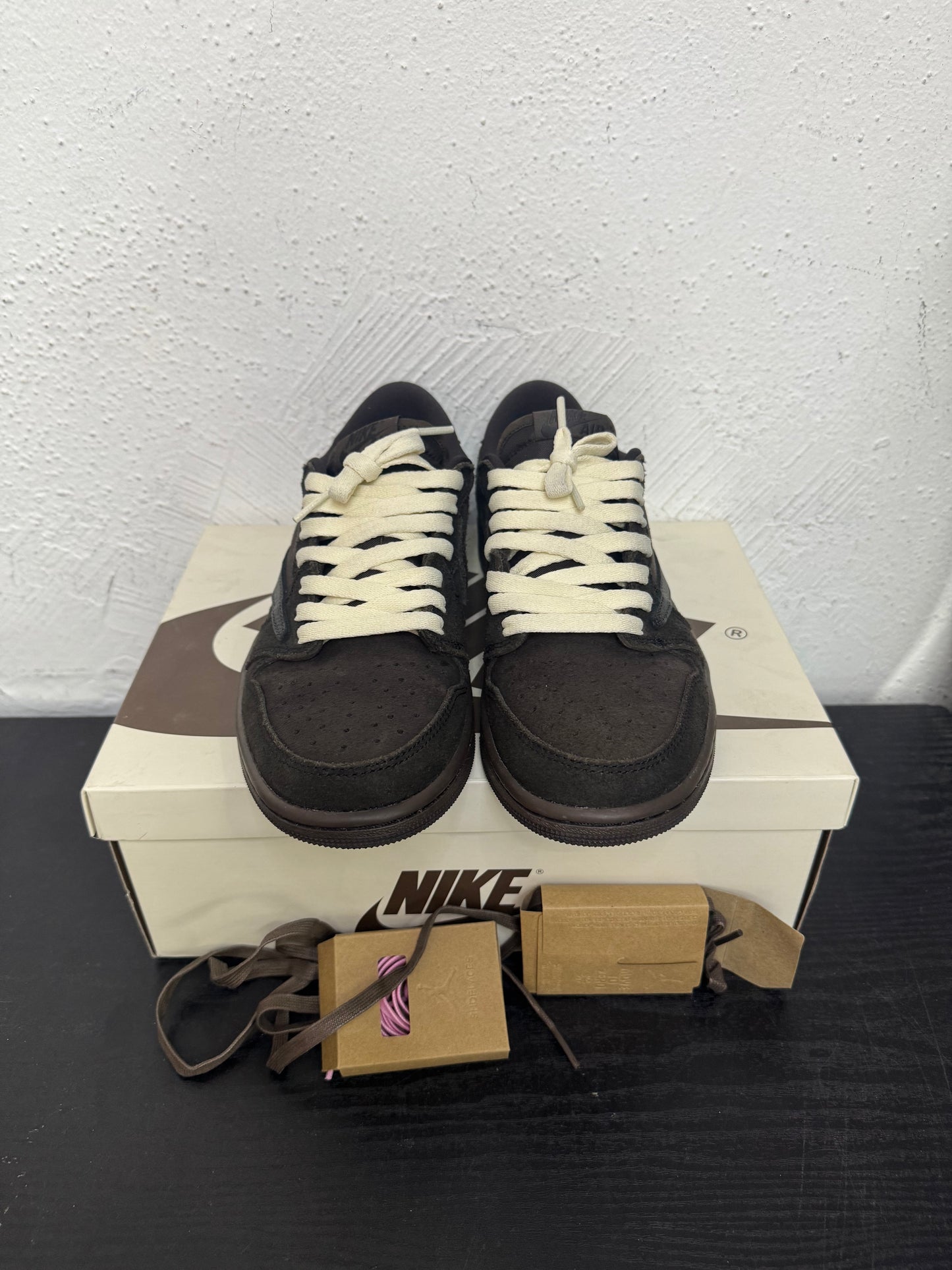 JORDAN 1 LOW TRAVIS SCOTT VELVET BROWN (USED)
