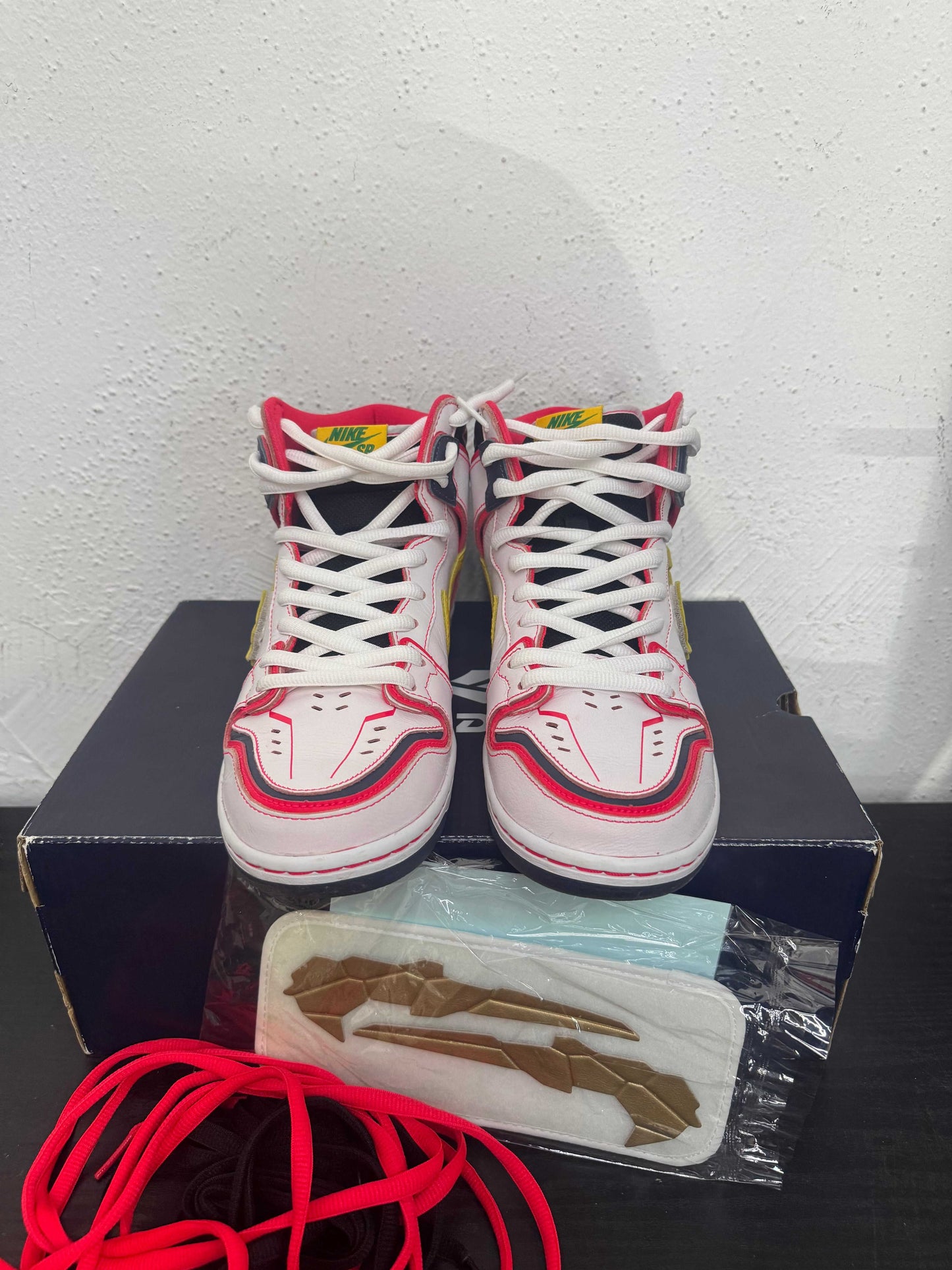 DUNK HIGH SB RX-0 UNICORN GUNDAM (USED)