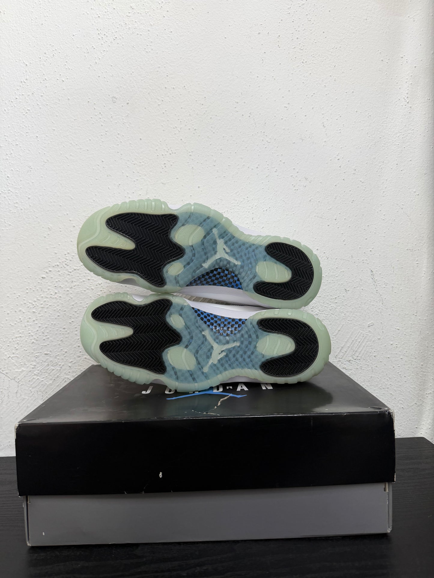 JORDAN 11 LOW LEGEND BLUE