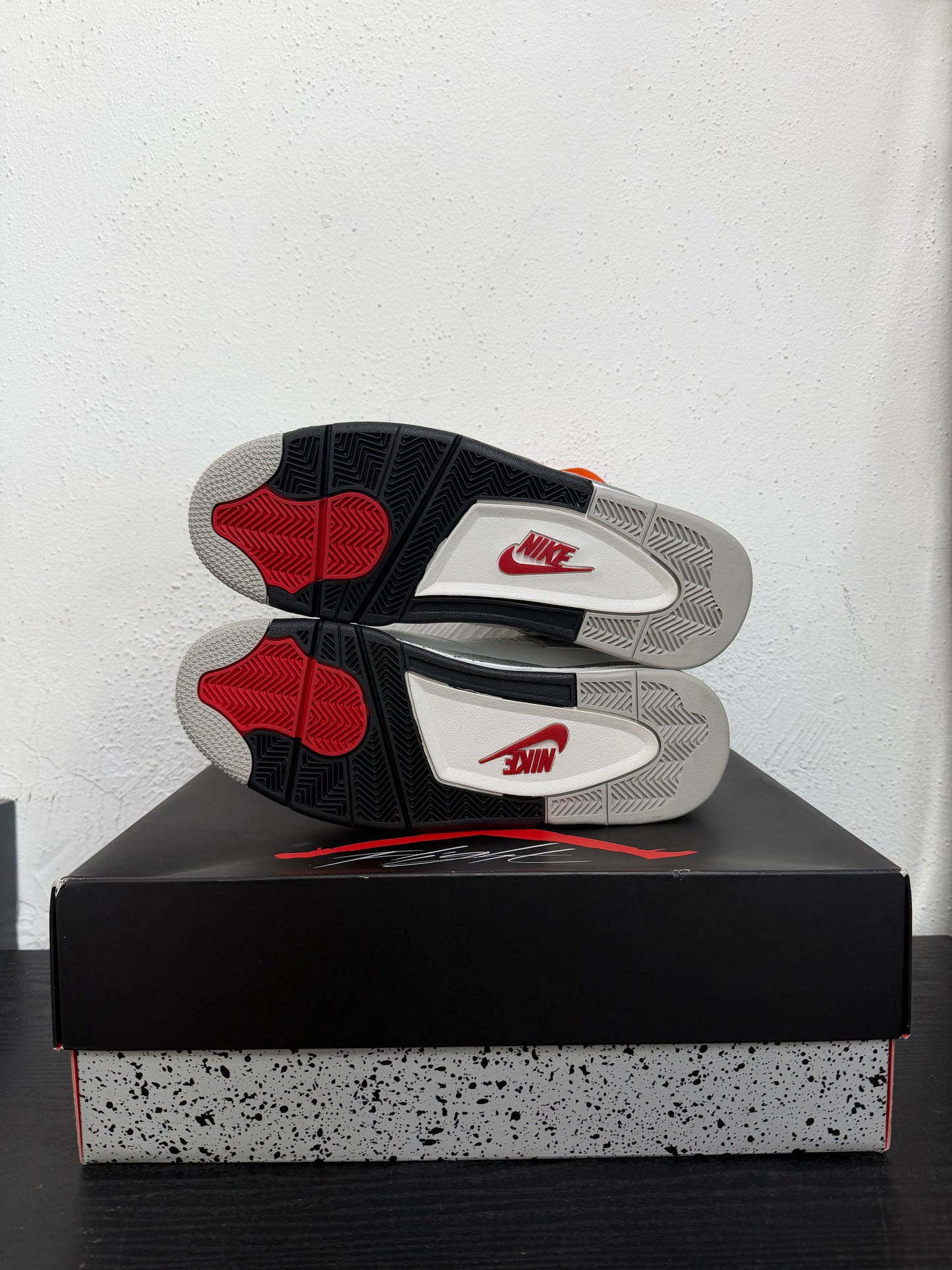JORDAN 4 WHITE CEMENT (USED)