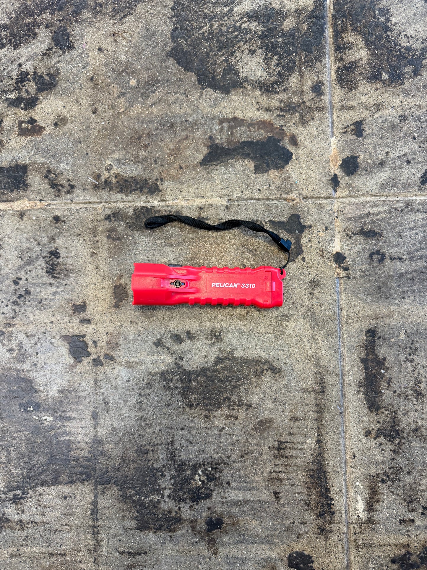 SUPREME PELICAN FLASHLGHT (USED)