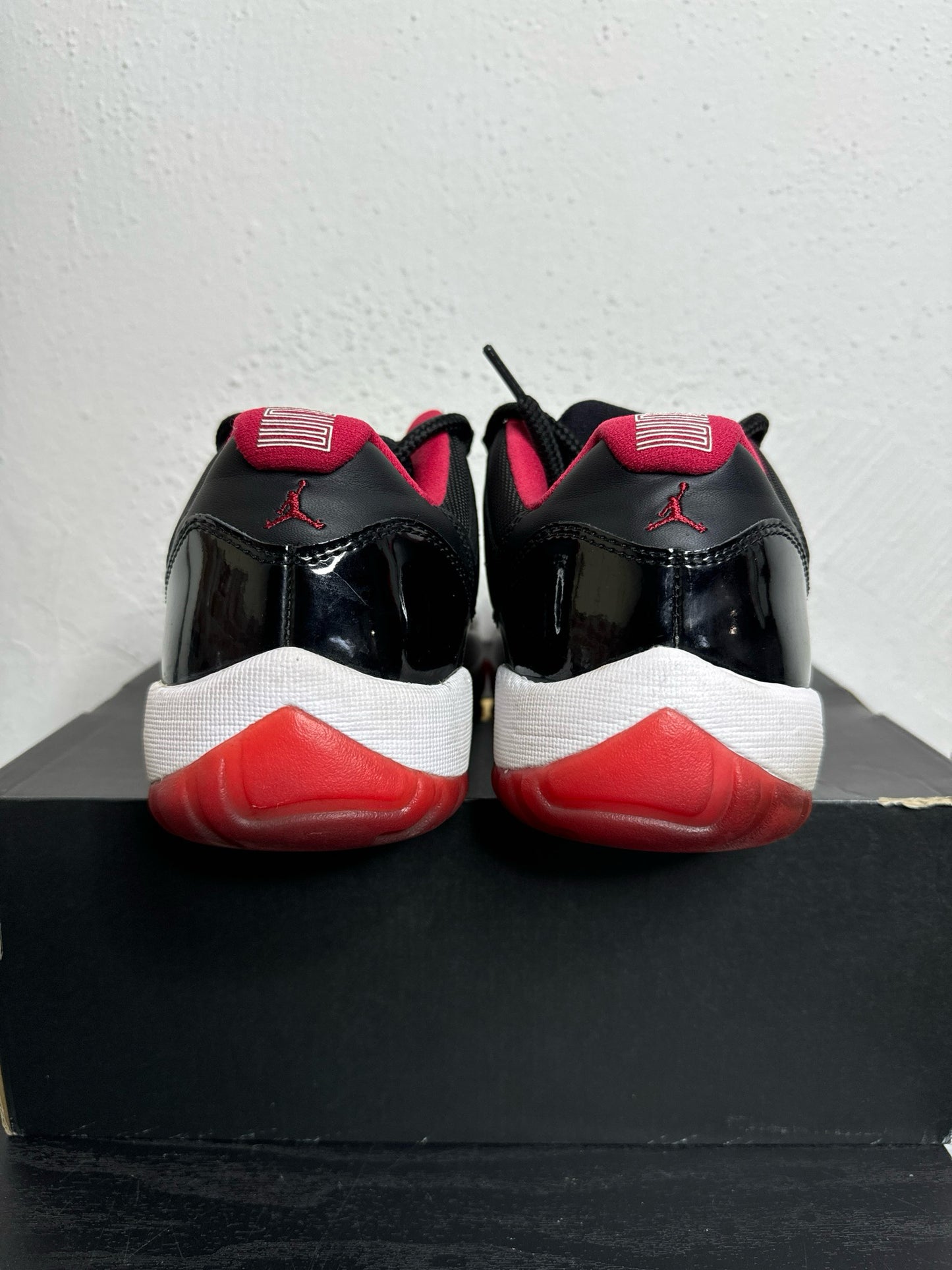 JORDAN 11 LOW BRED (USED) / 9