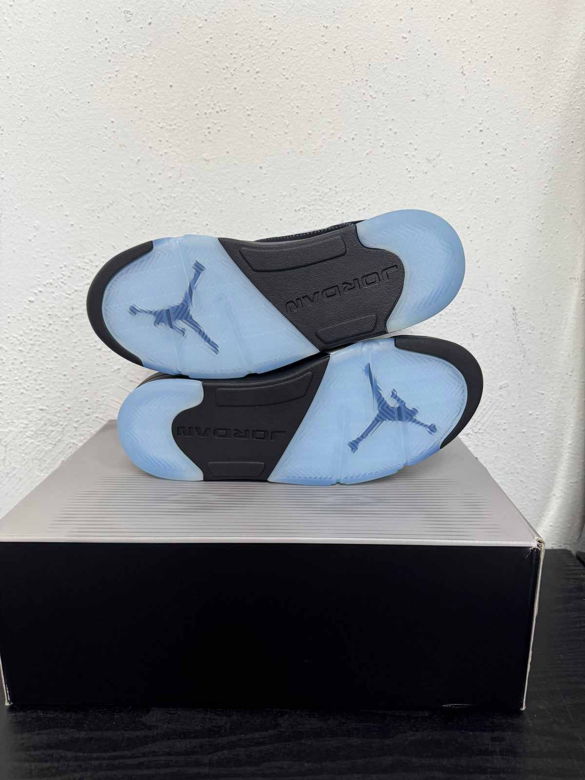 JORDAN 5 BLACK UNIVERSITY BLUE 2026