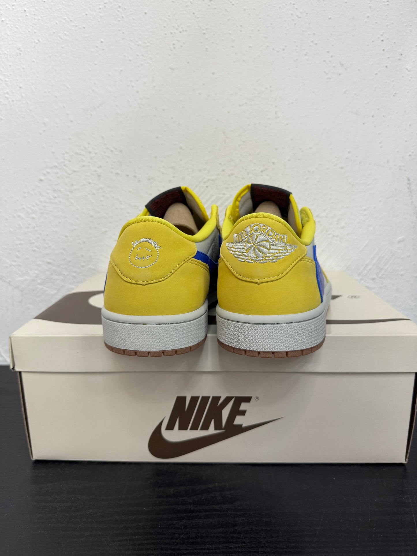 JORDAN 1 LOW TRAVIS SCOTT CANARY YELLOW