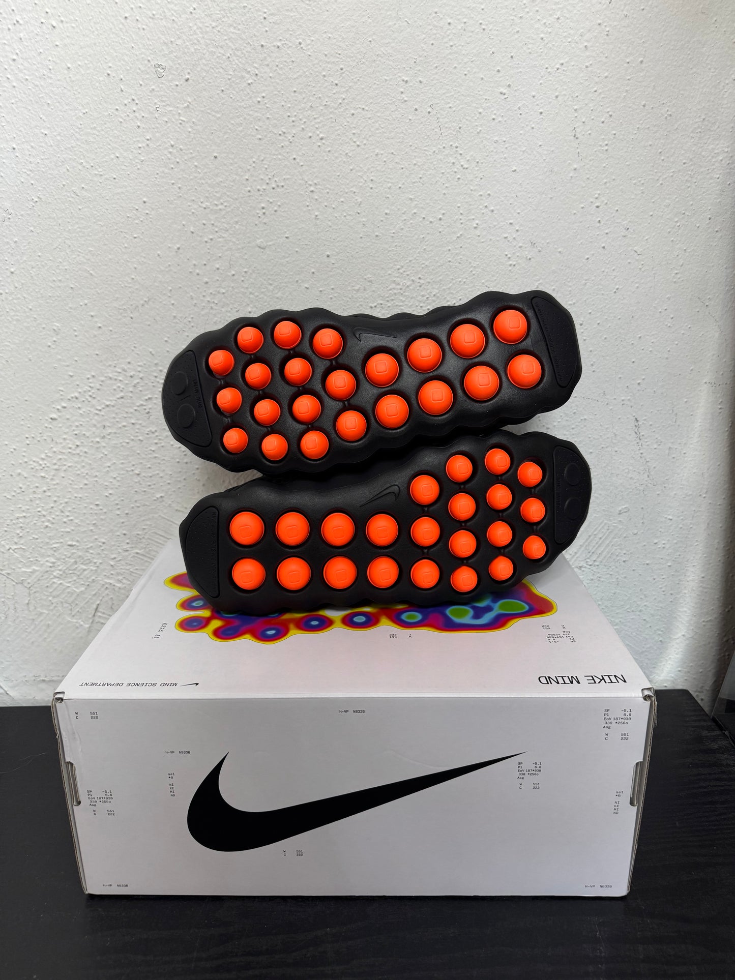 NIKE MIND 002 BLACK HYPER CRIMSON