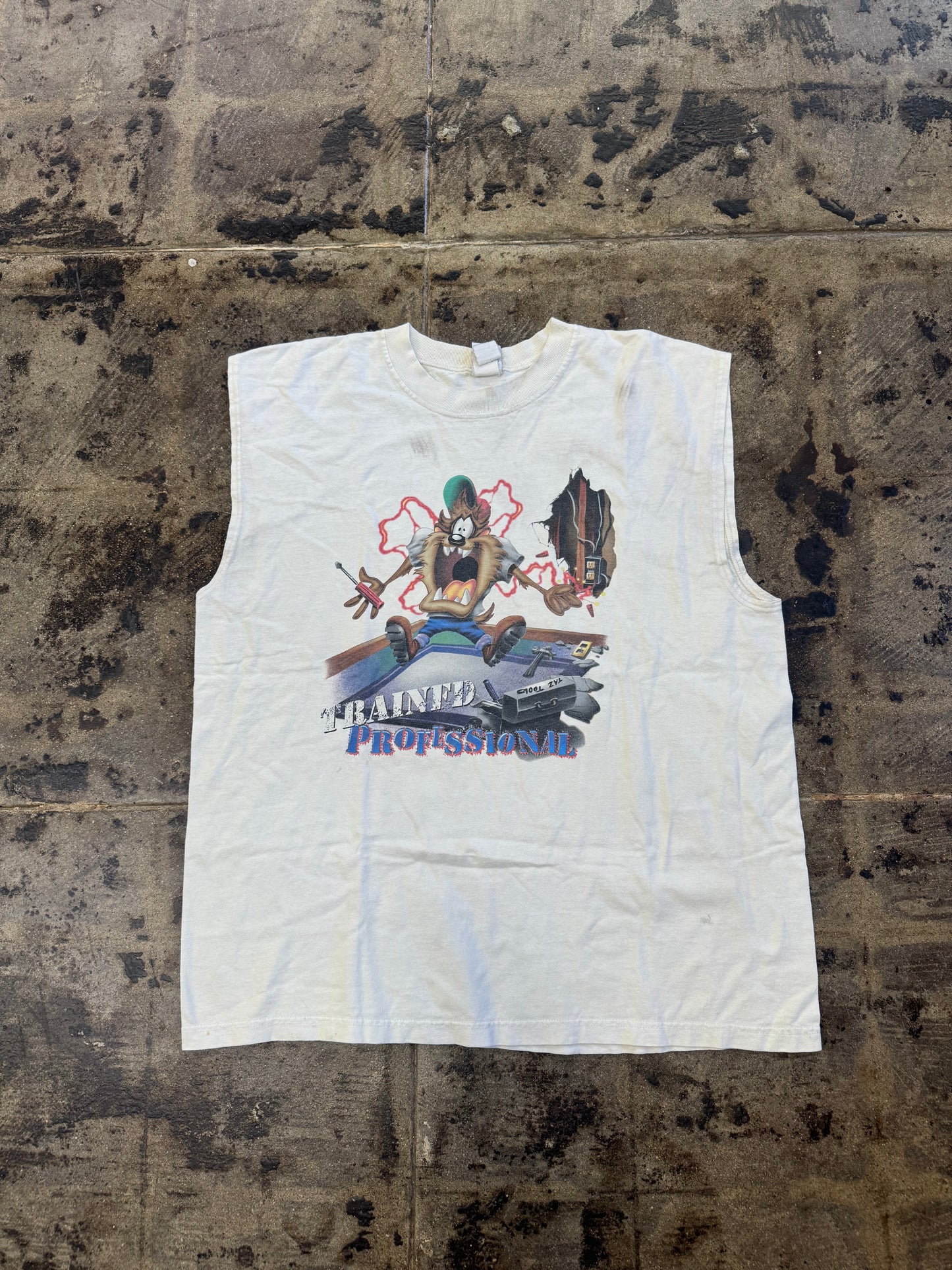 LOONEY TUNES TRAINED PROFESSIONAL CUT OFF TEE