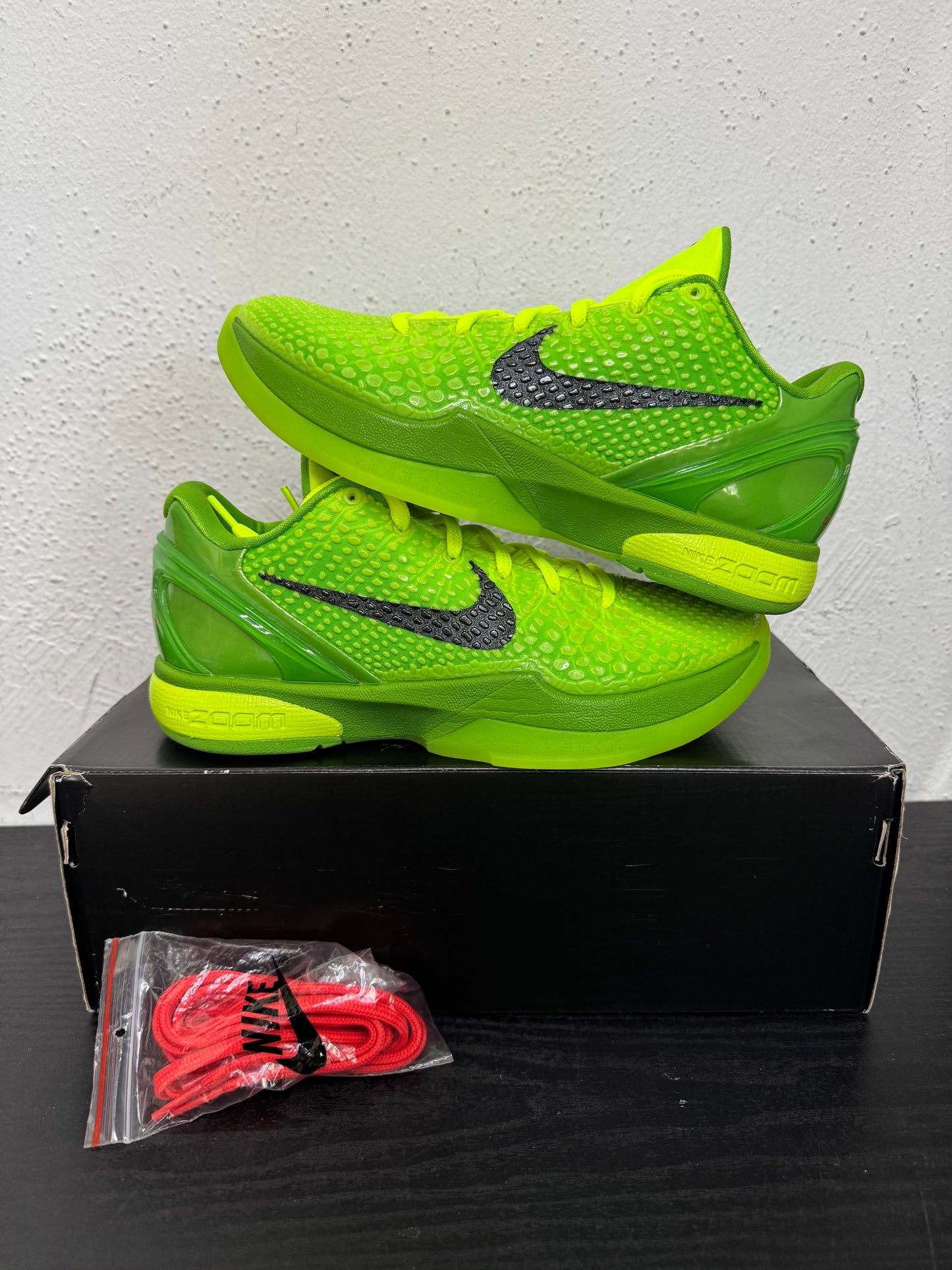 KOBE 6 PROTRO GRINCH (2020)
