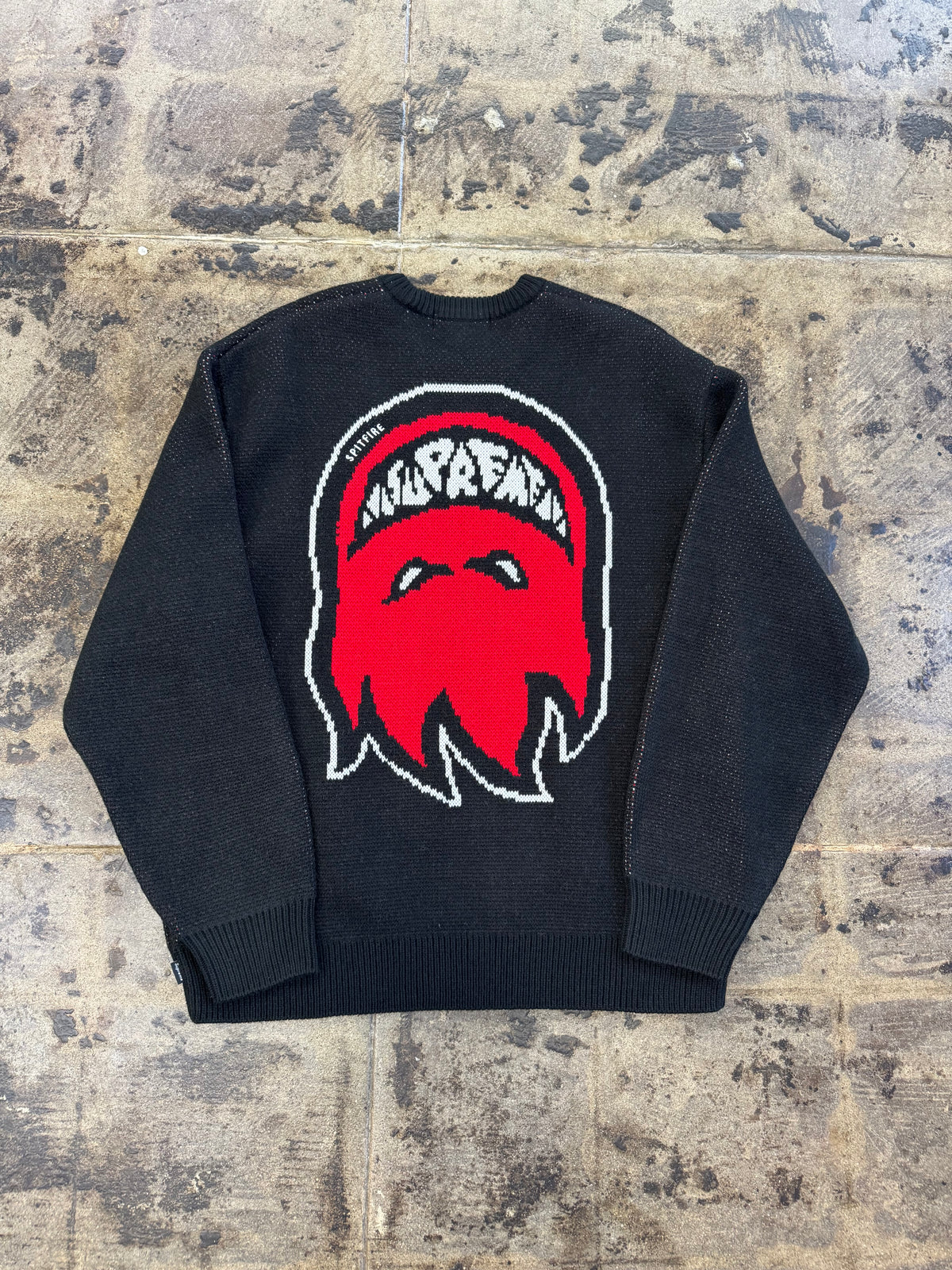 SUPREME SPITFIRE BLACK SWEATER (USED)