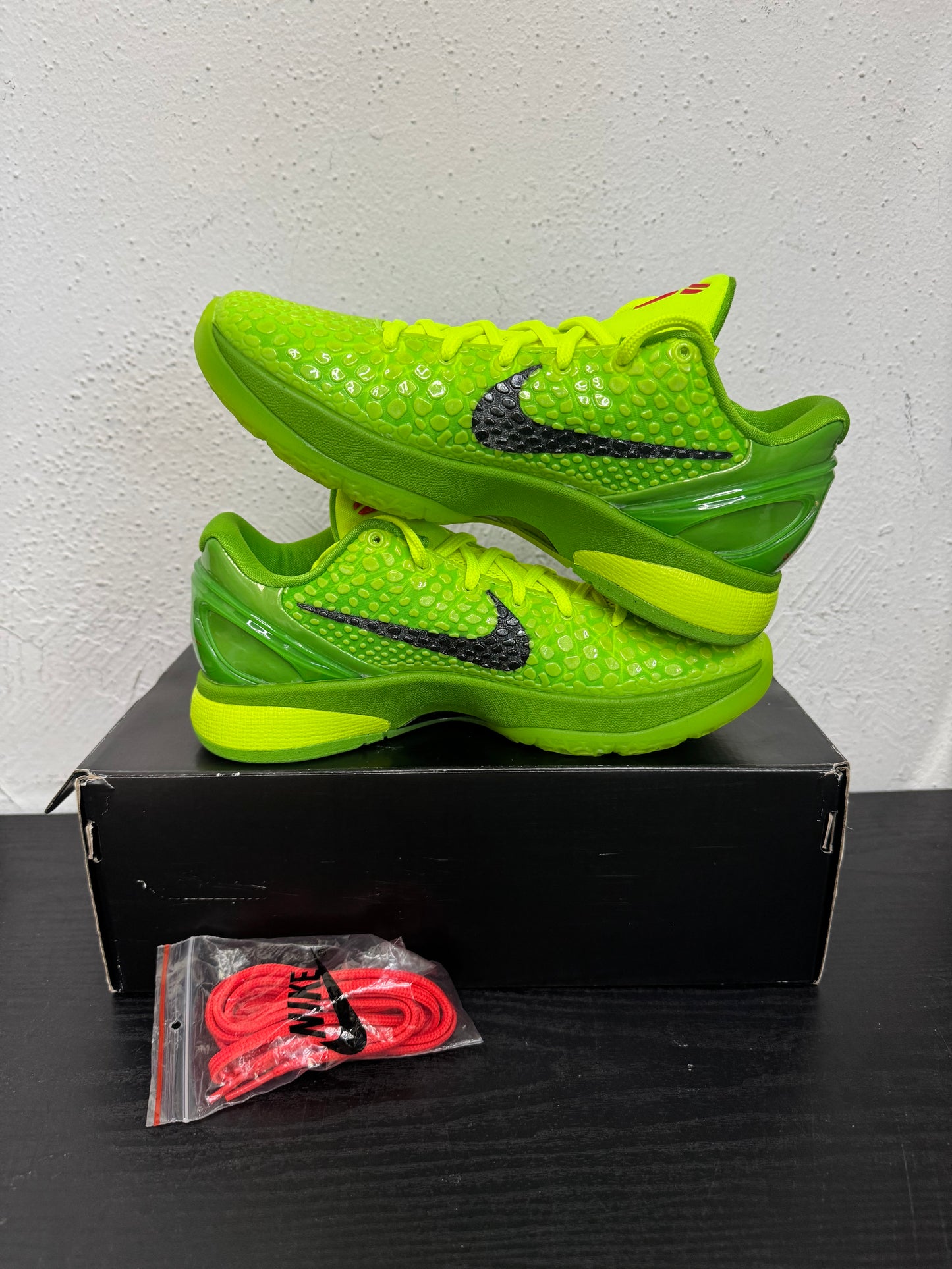 KOBE 6 PROTRO GRINCH (2020)