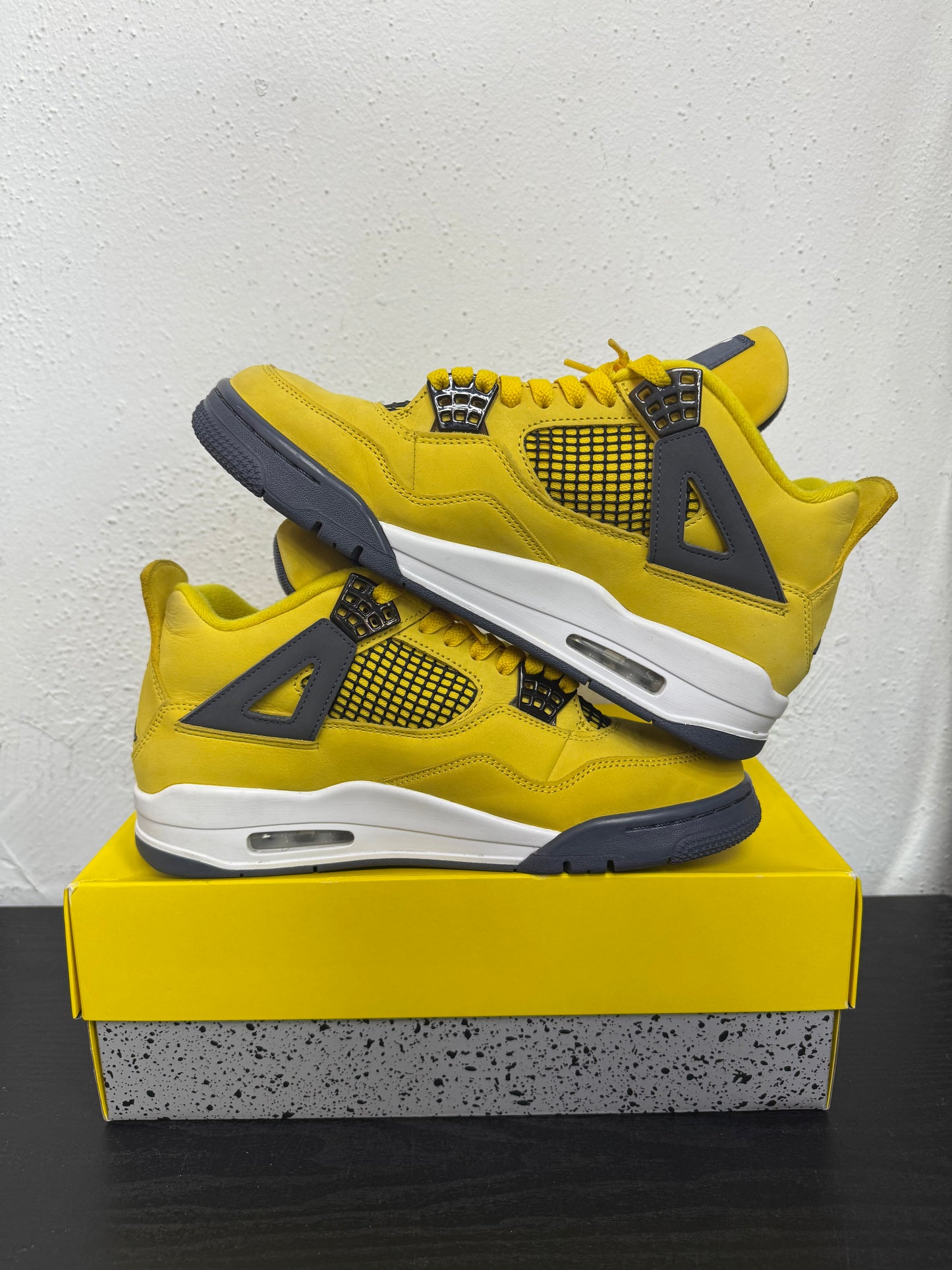 JORDAN 4 LIGHTING (USED)