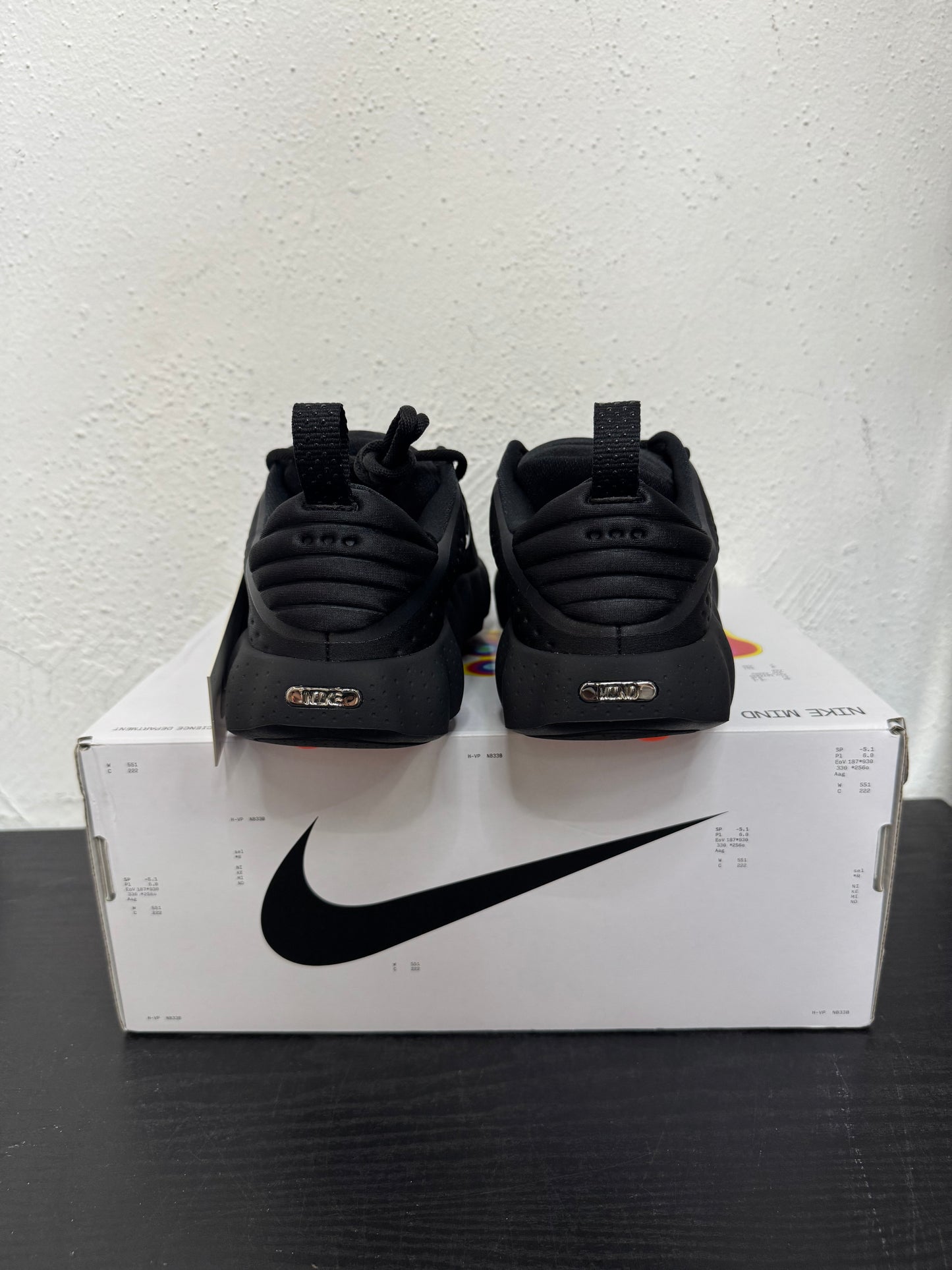NIKE MIND 002 BLACK HYPER CRIMSON