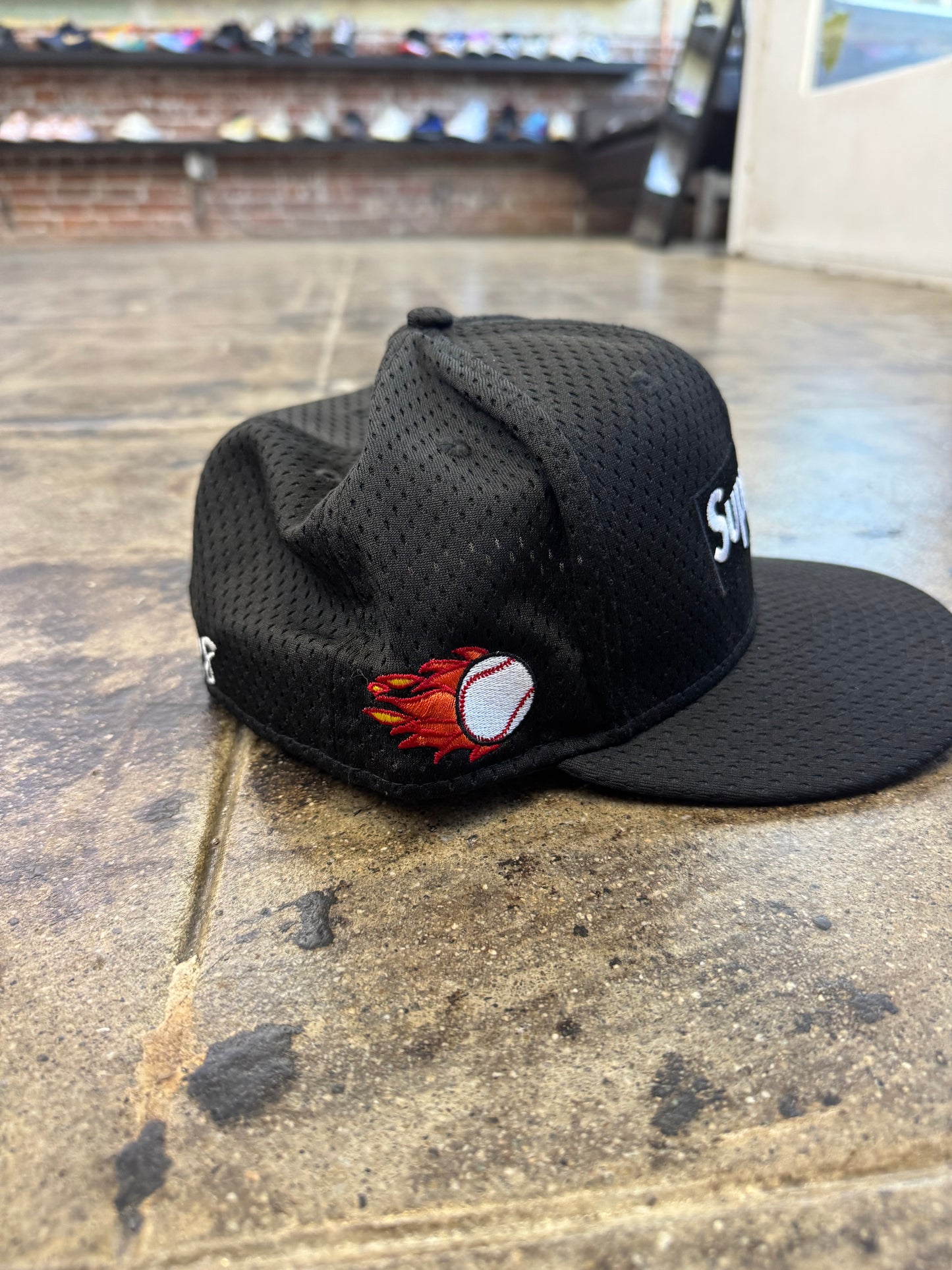 SUPREME NEW ERA MESH BOX LOGO FITTED HAT