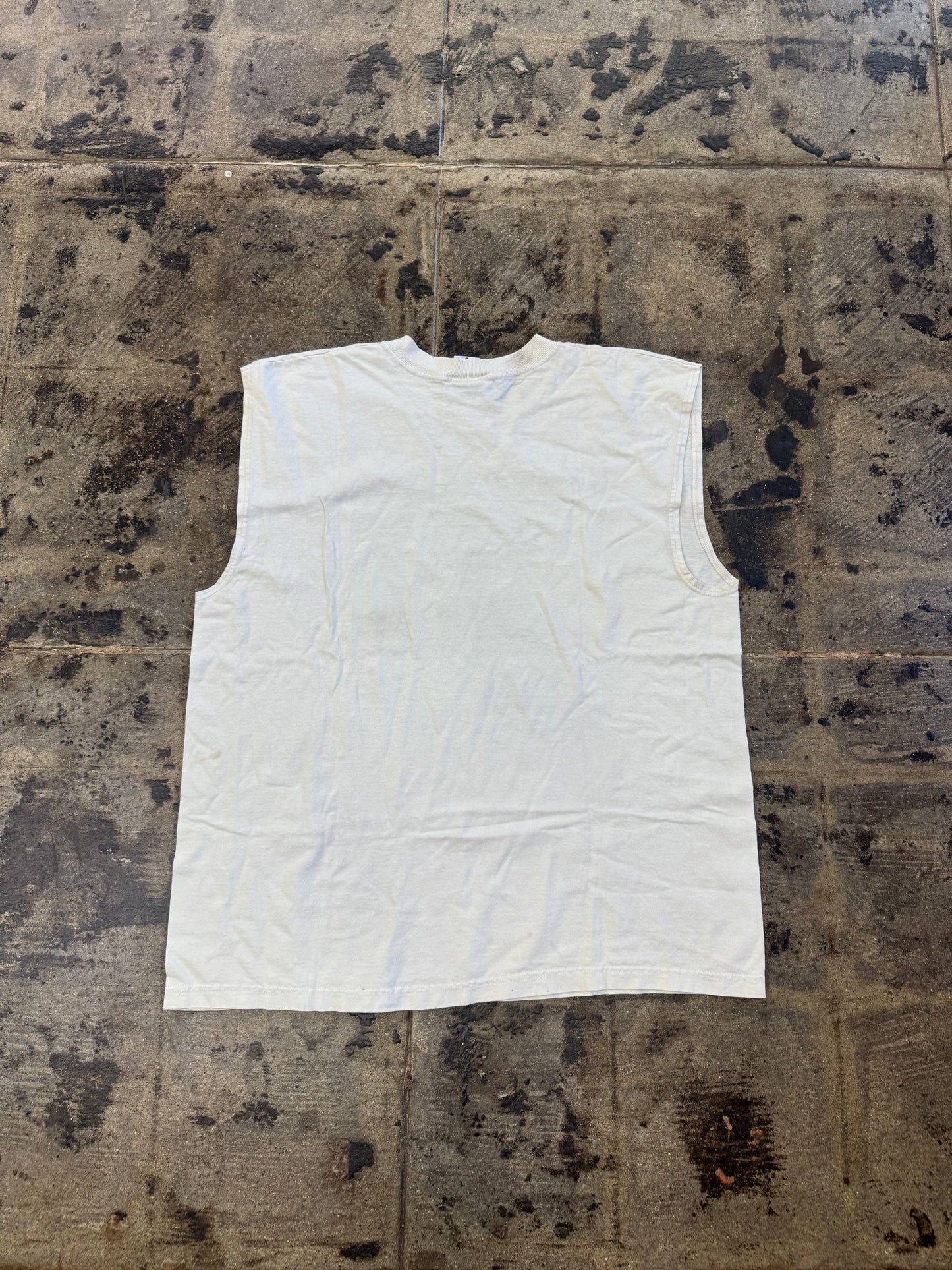 LOONEY TUNES TRAINED PROFESSIONAL CUT OFF TEE