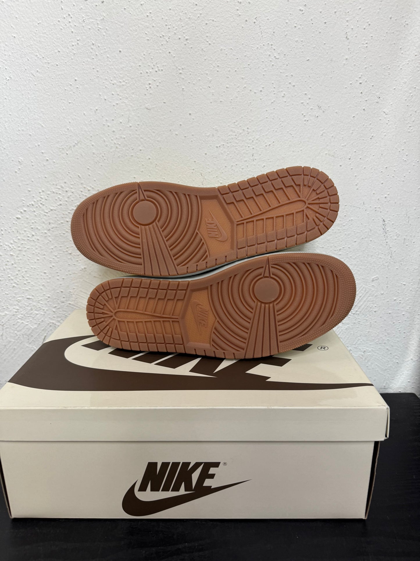 JORDAN 1 LOW TRAVIS SCOTT CANARY YELLOW