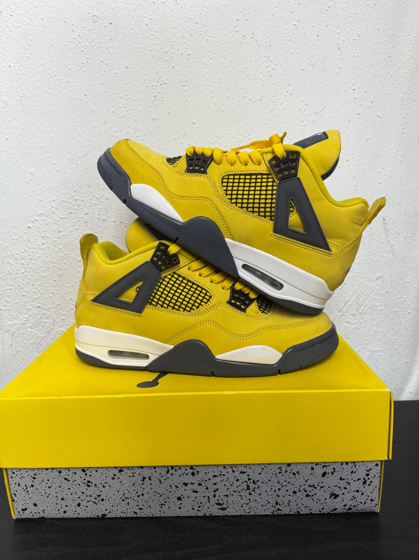 JORDAN 4 LIGHTING (USED)