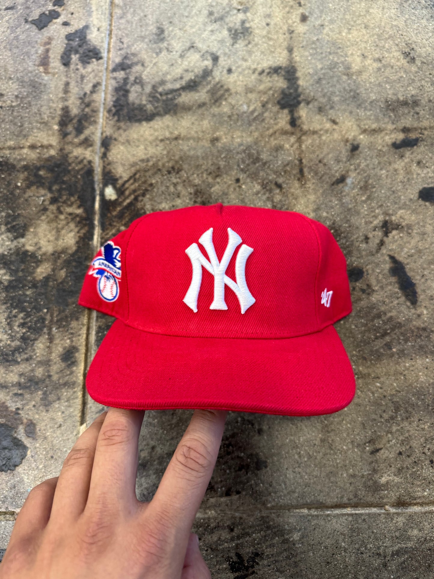 SUPREME YANKEES 5 PANEL RED SNAP BACK