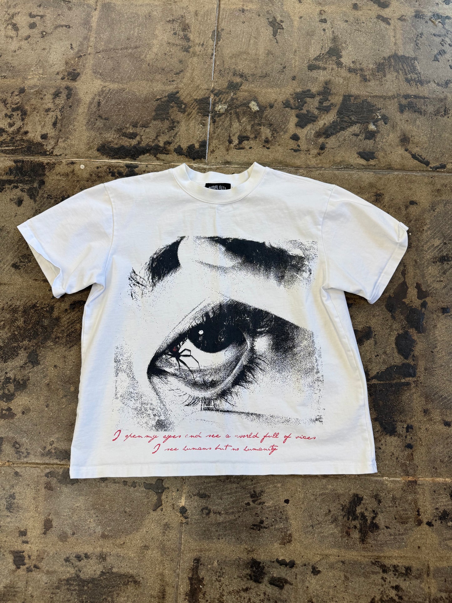 EYE DRAWING TEE