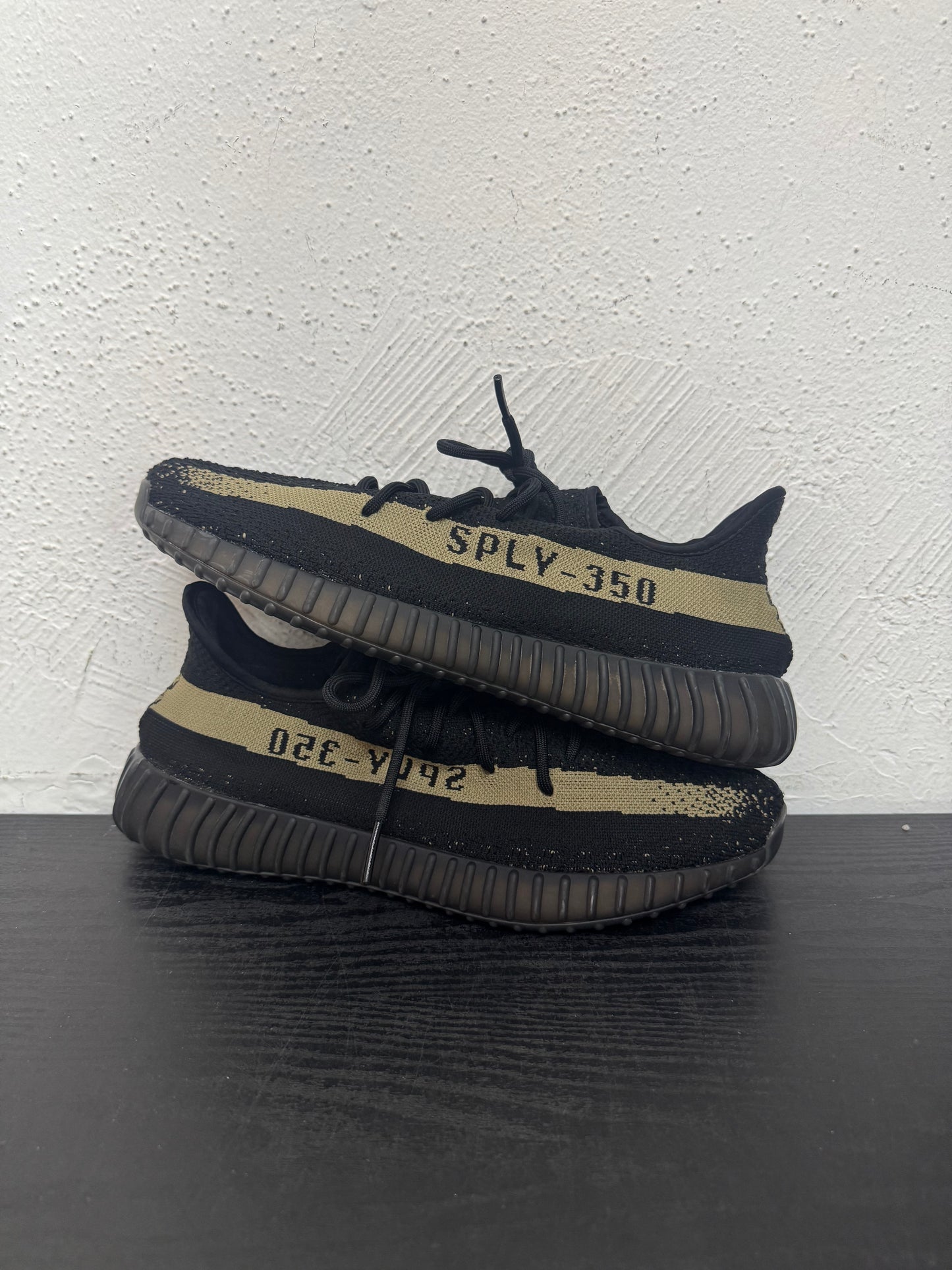 YEEZY 350 CORE BLK/GREEN (USED) (NB)
