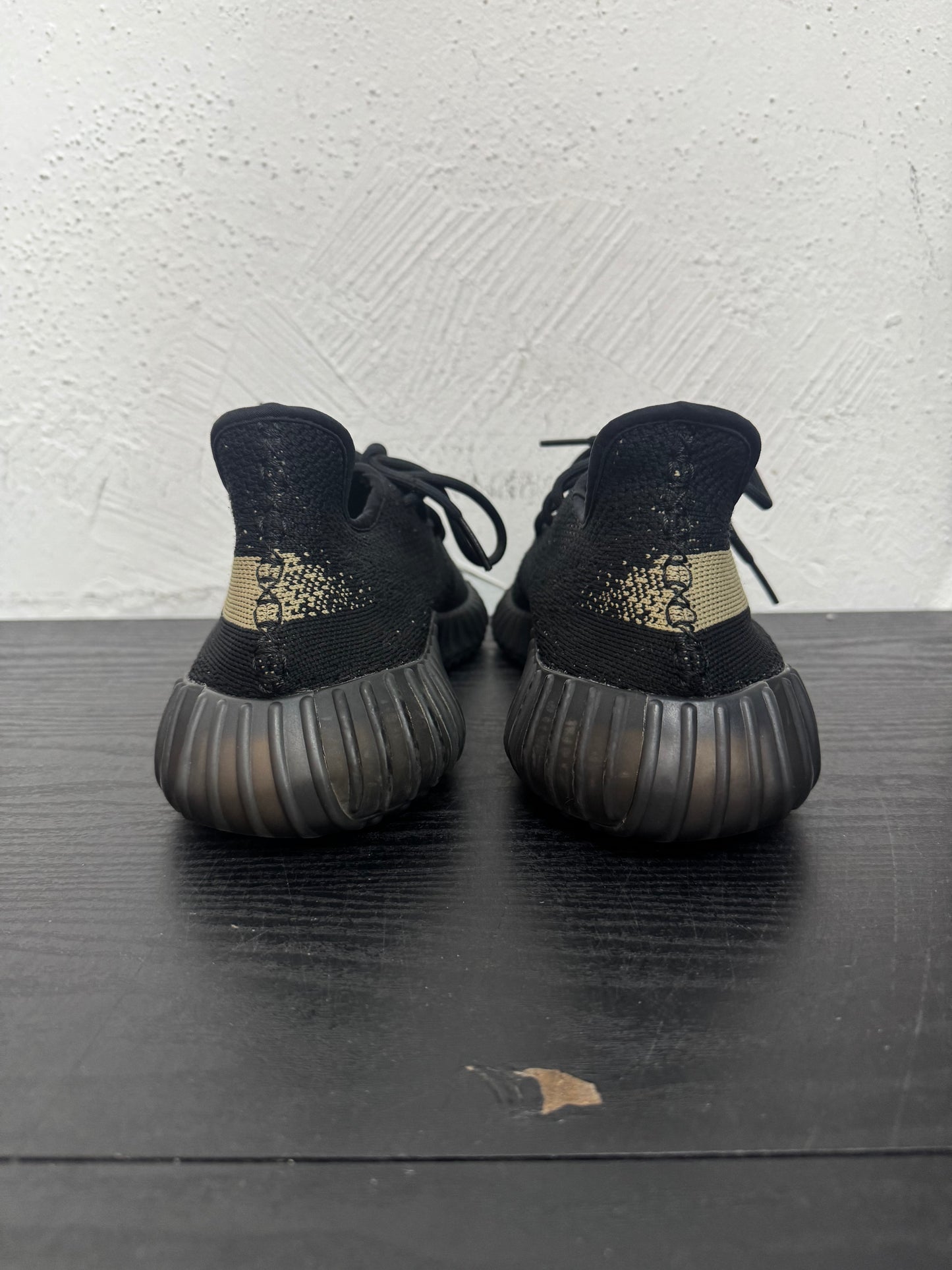 YEEZY 350 CORE BLK/GREEN (USED) (NB)