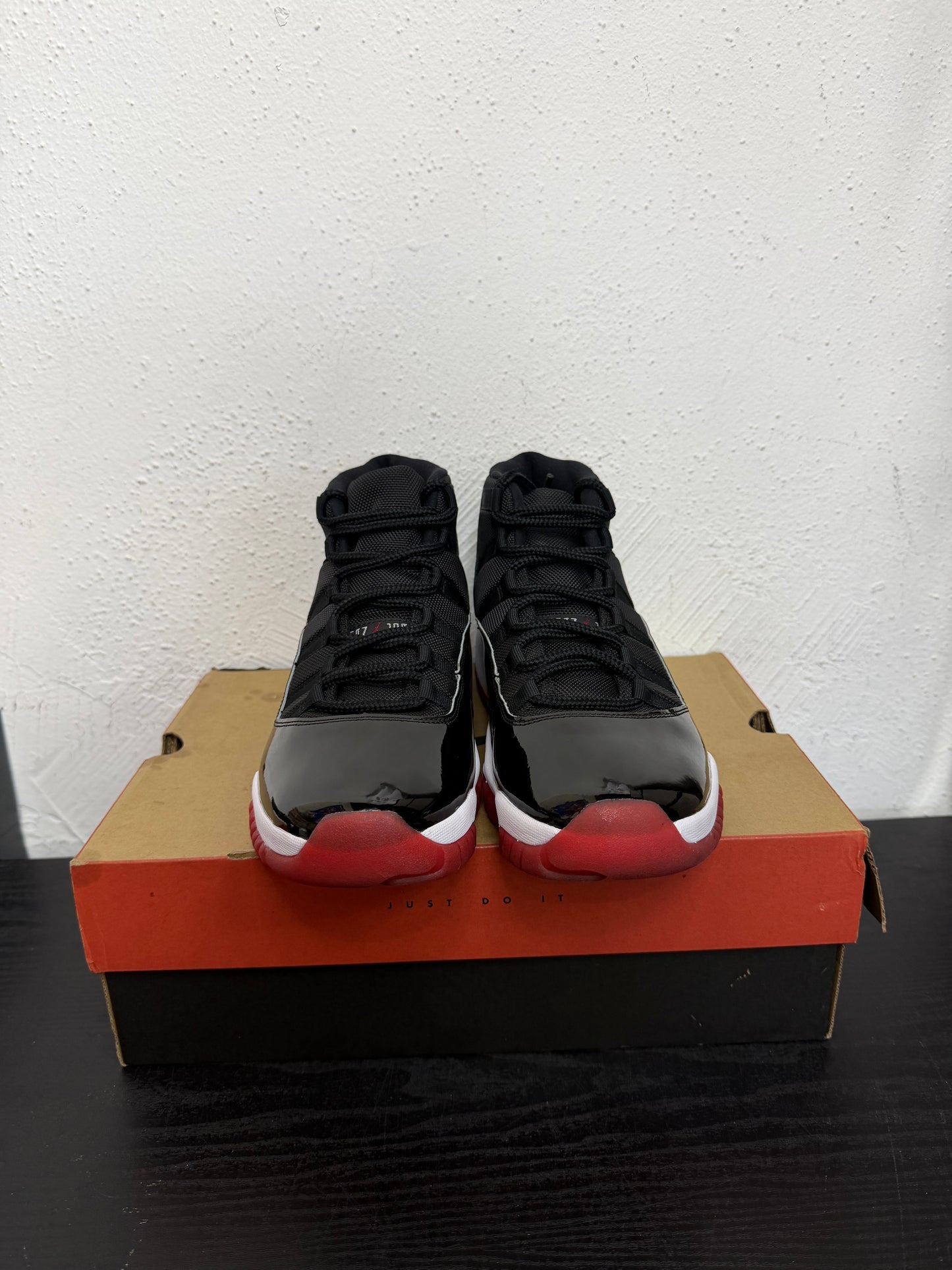 JORDAN 11 PLAYOFF BRED (USED)
