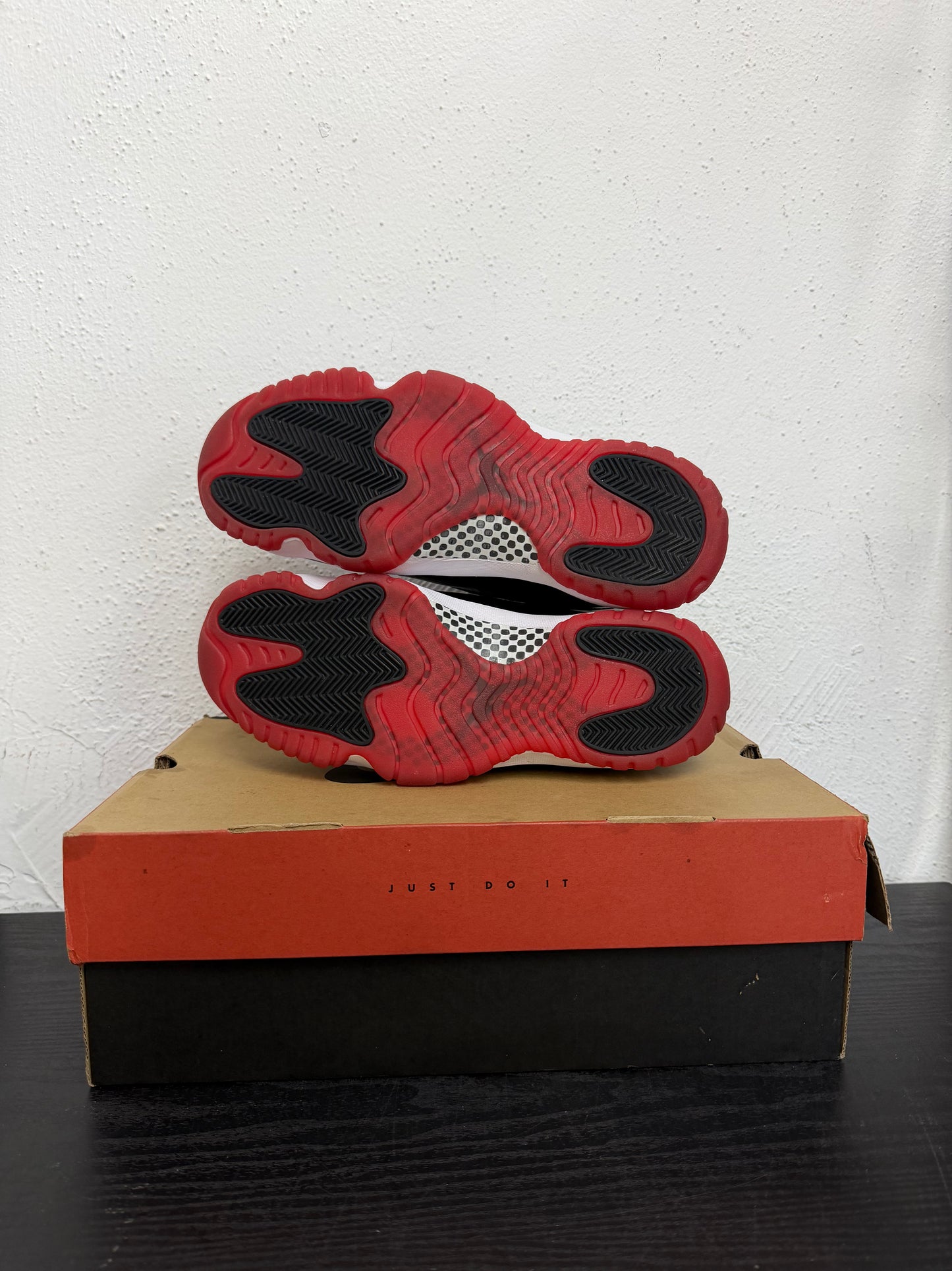 JORDAN 11 PLAYOFF BRED (USED)