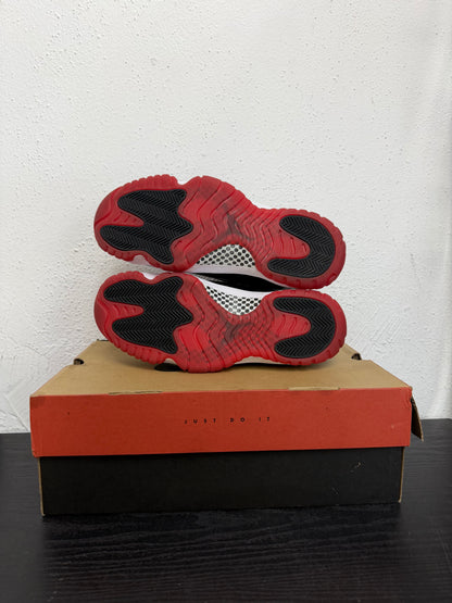 JORDAN 11 PLAYOFF BRED (USED)