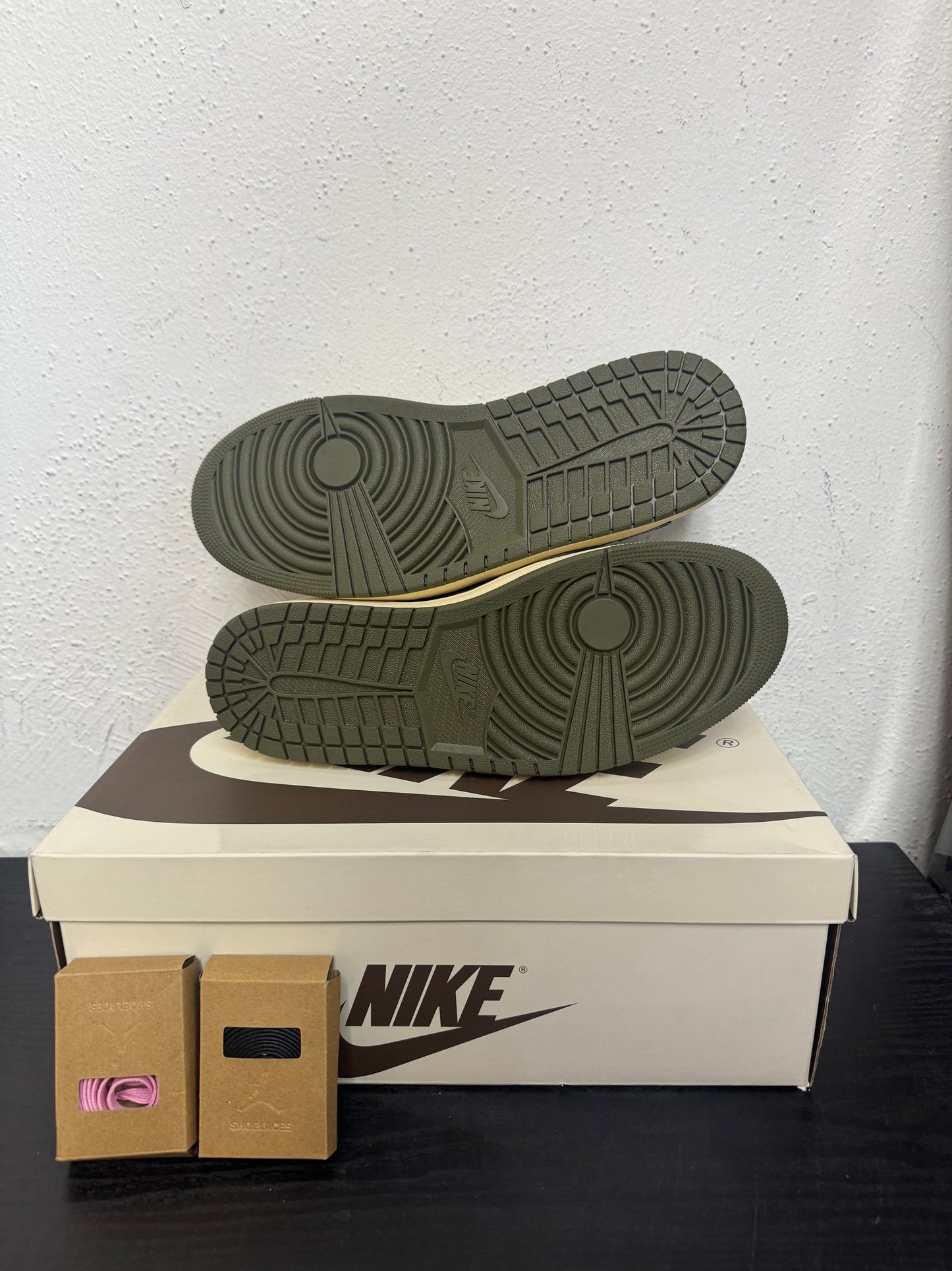 JORDAN 1 LOW TRAVIS SCOTT MEDIUM OLIVE
