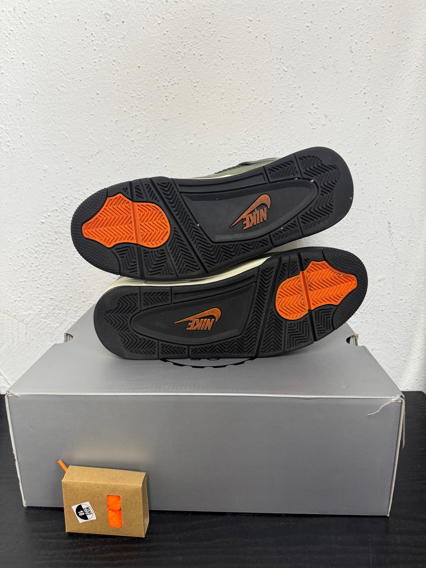 JORDAN 4 UNDEFEATED (USED)