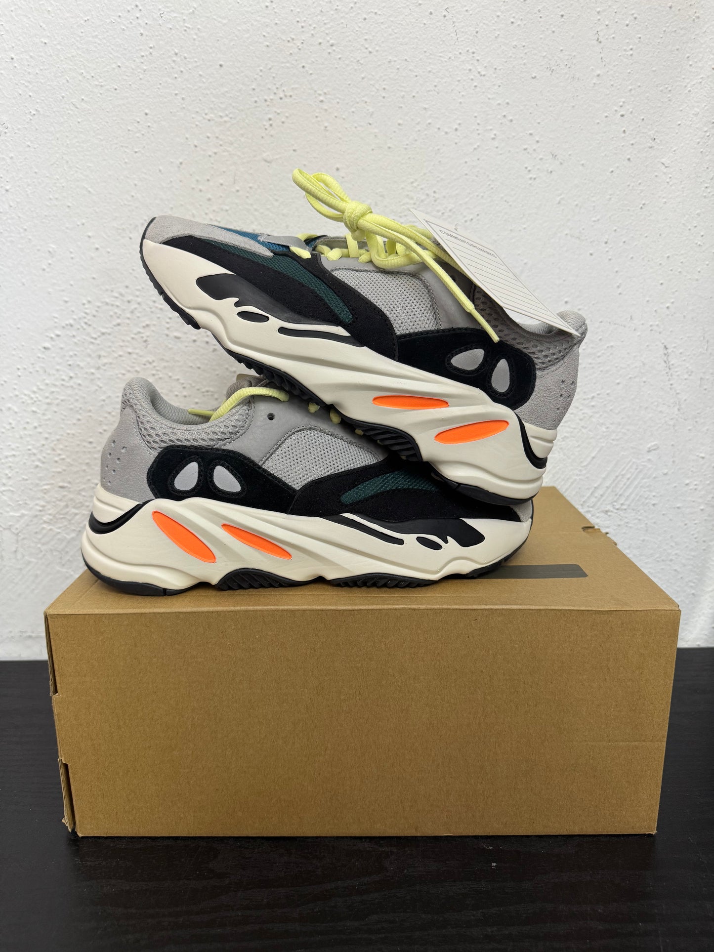 YEEZY 700 WAVE RUNNER (SAMPLE)
