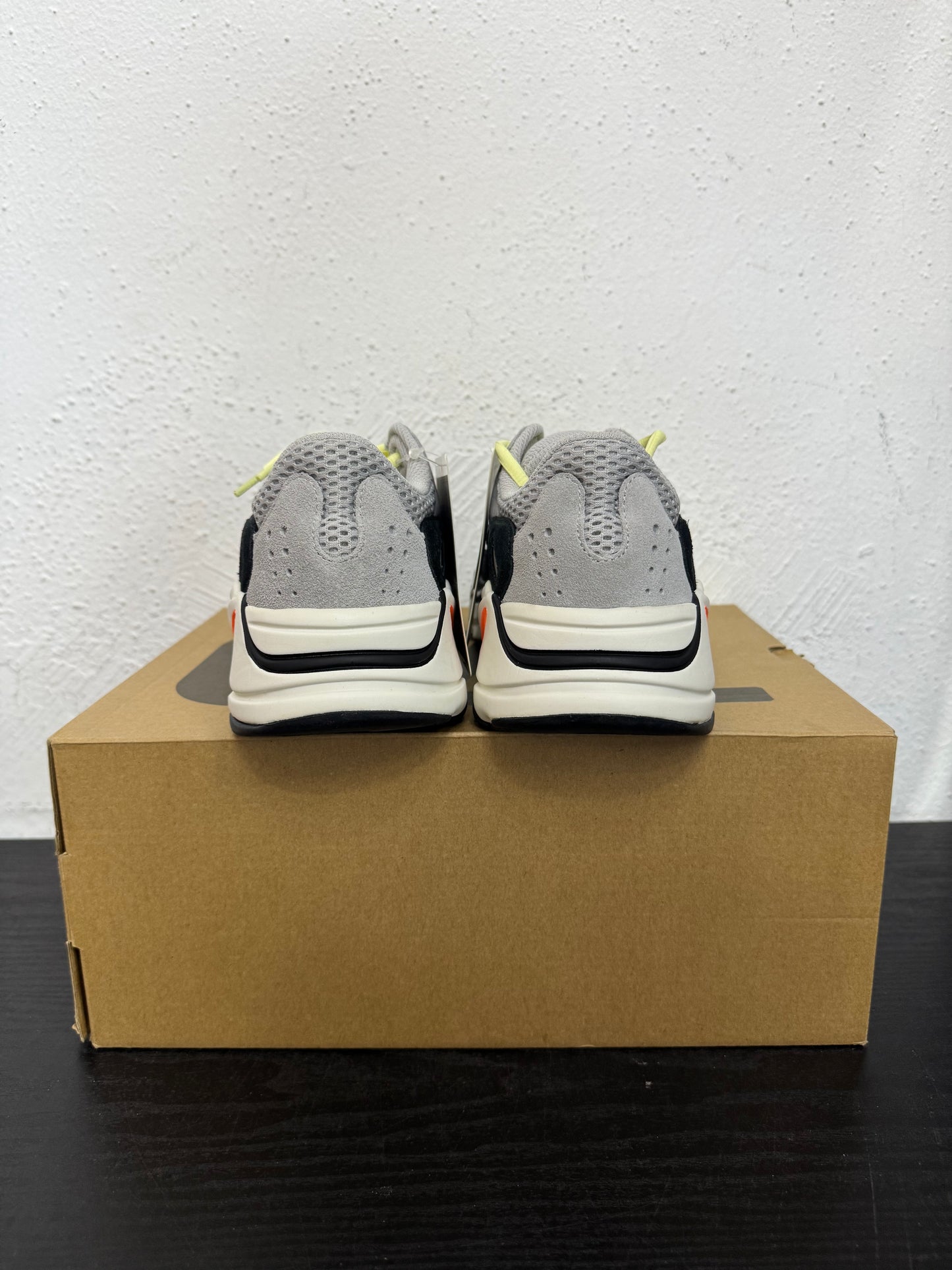 YEEZY 700 WAVE RUNNER (SAMPLE)