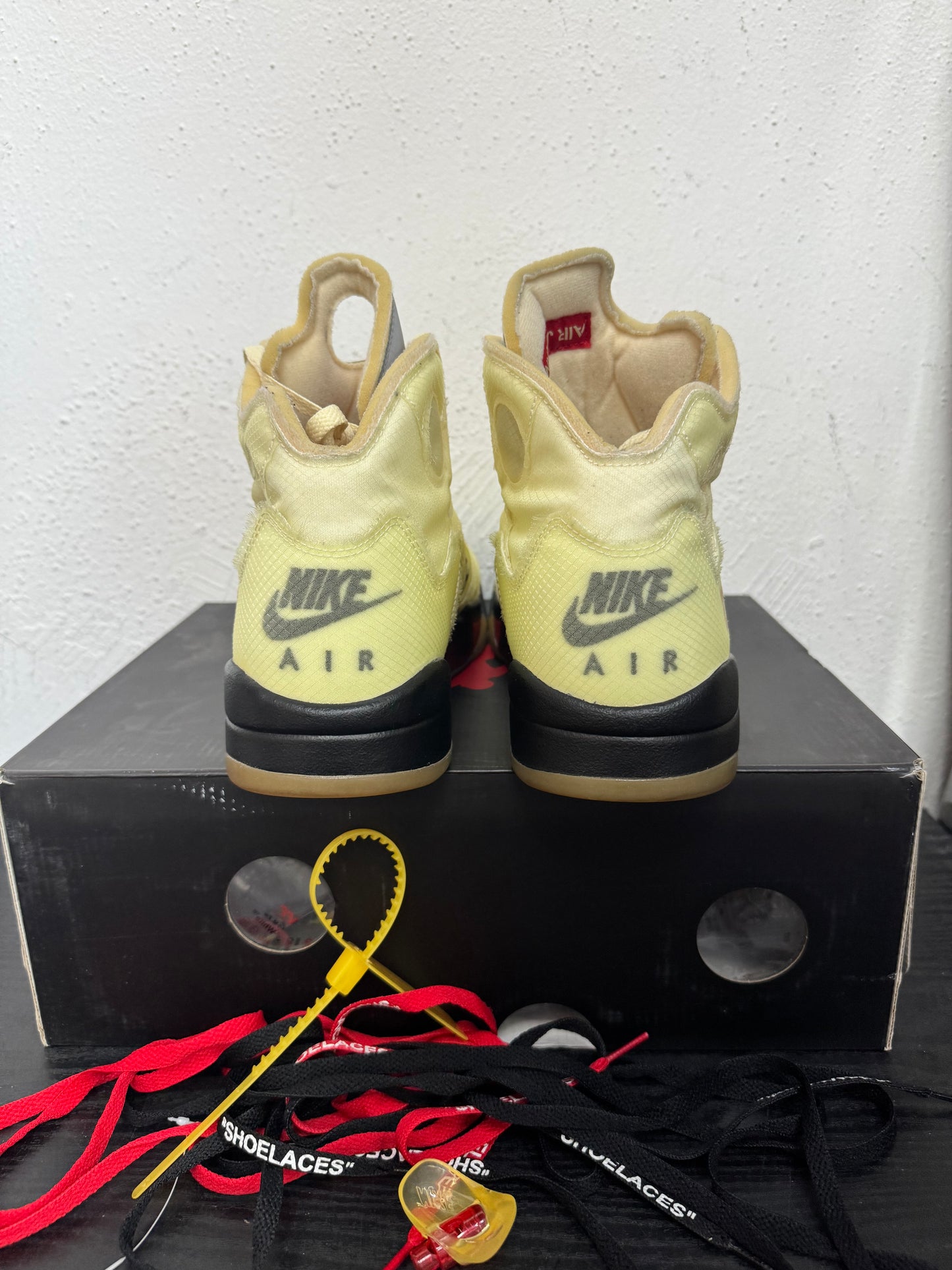 JORDAN 5 OFF WHITE SAIL (USED)