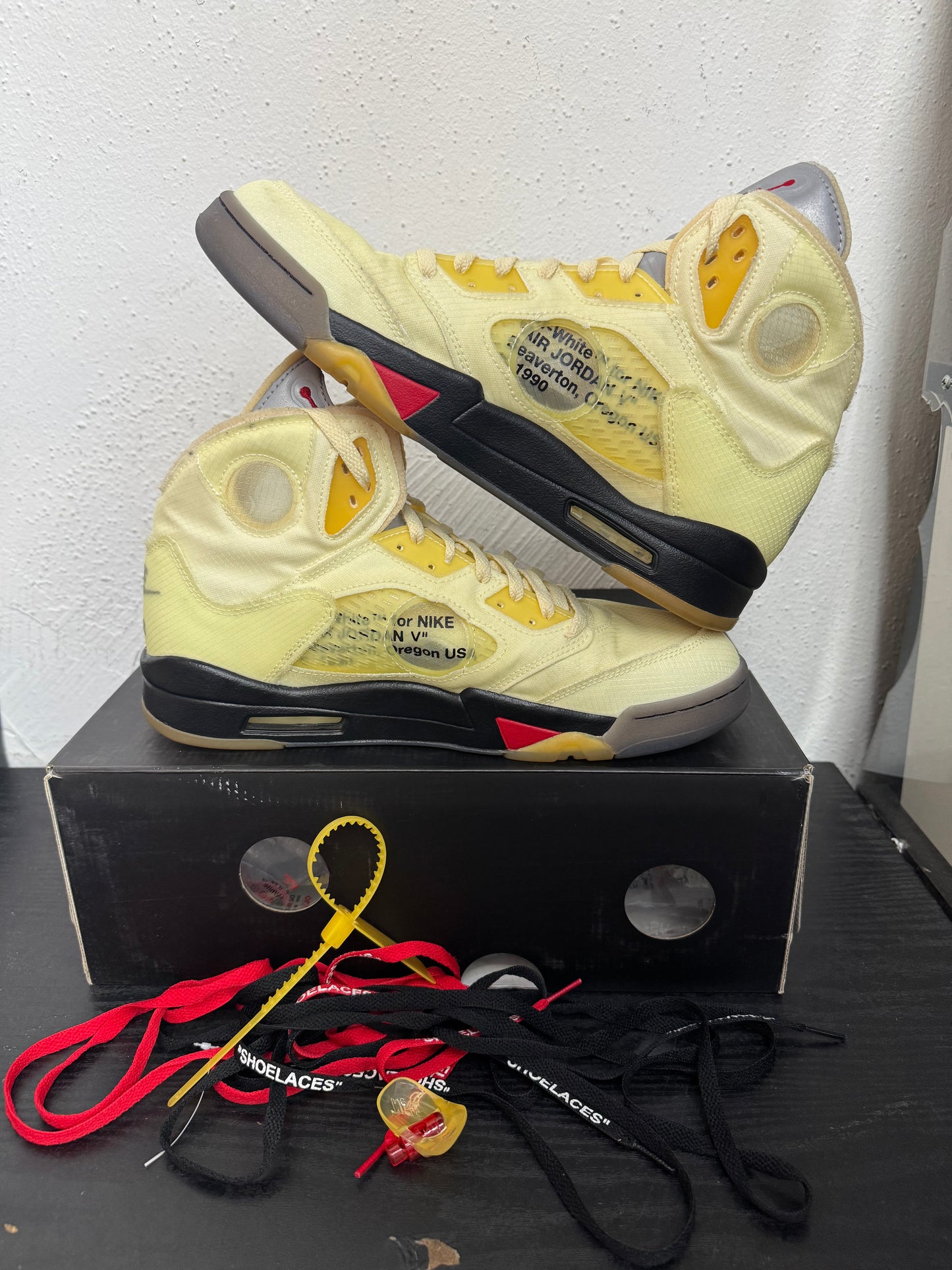 JORDAN 5 OFF WHITE SAIL (USED)