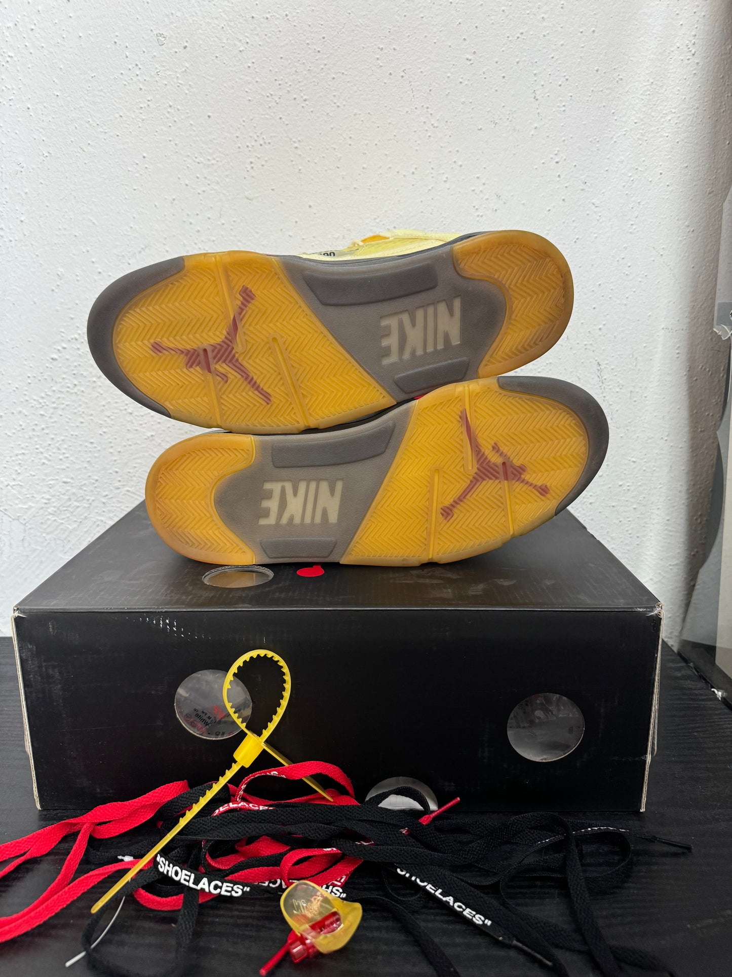 JORDAN 5 OFF WHITE SAIL (USED)