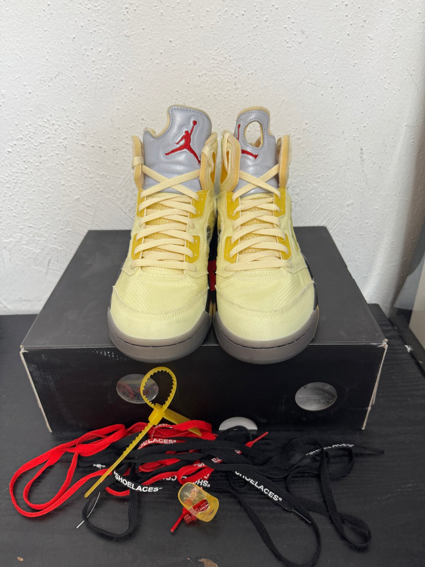 JORDAN 5 OFF WHITE SAIL (USED)