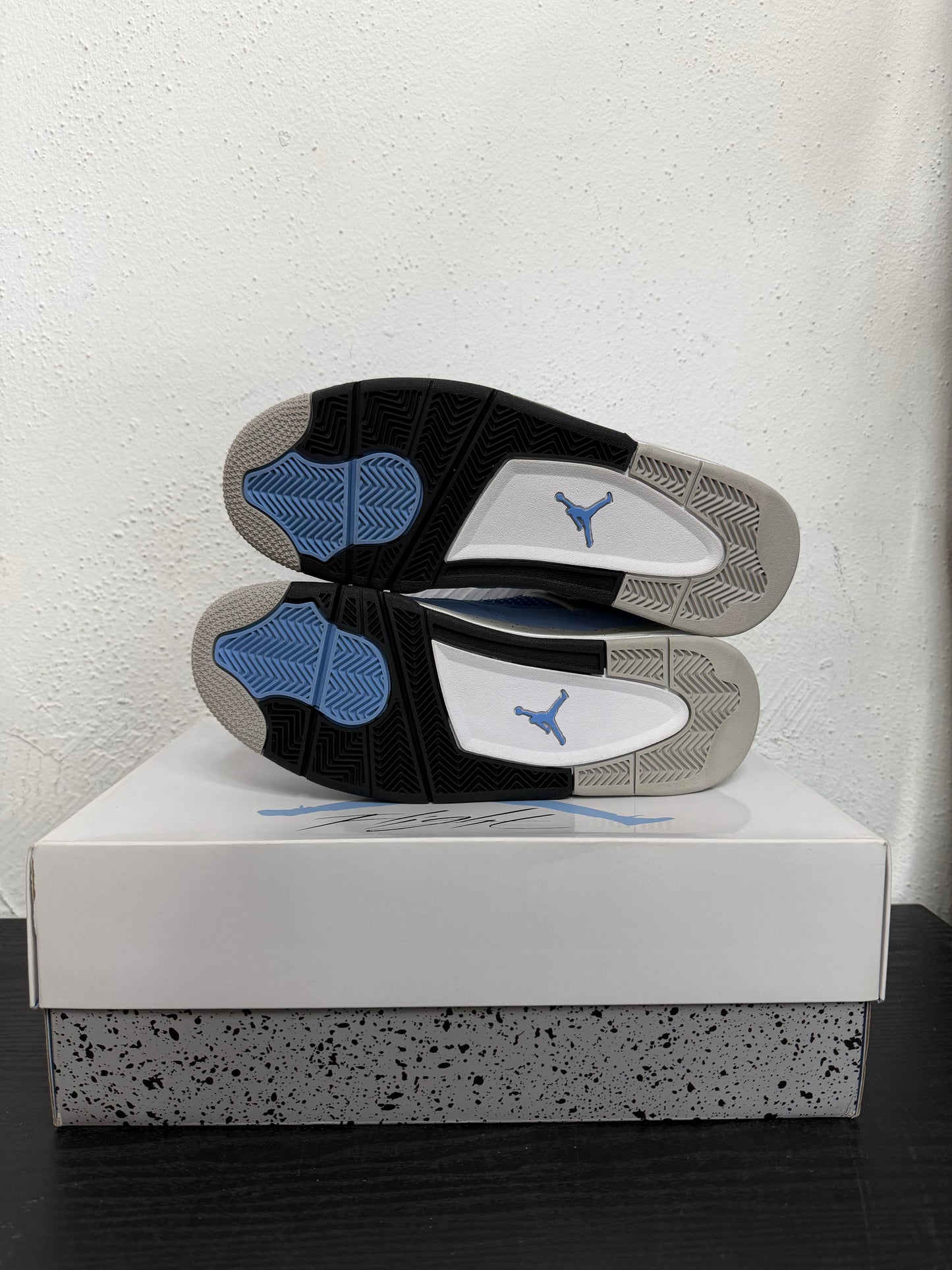 JORDAN 4 UNIVERSITY BLUE (USED)