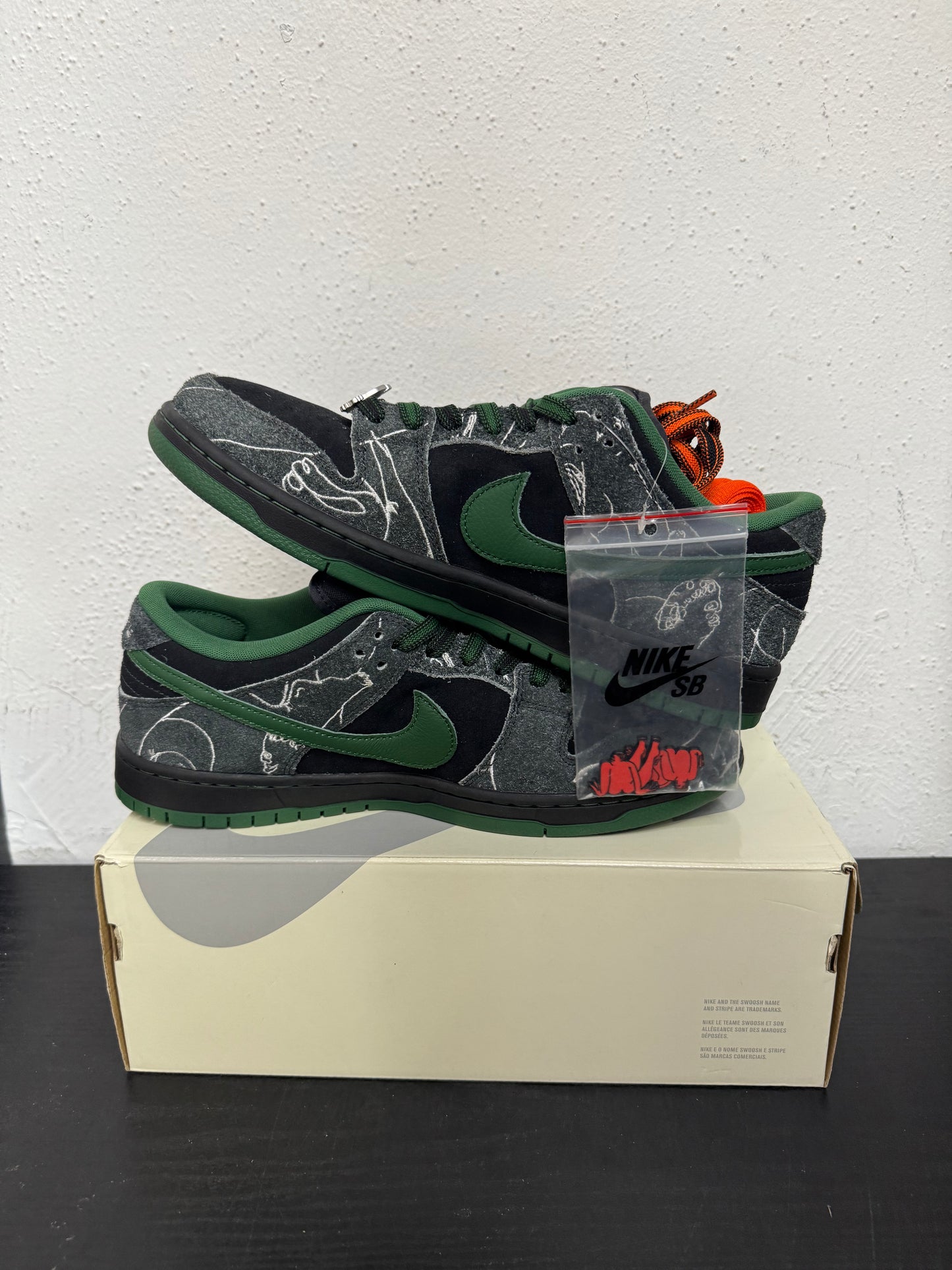 DUNK LOW SB THERE SKATEBOARDING